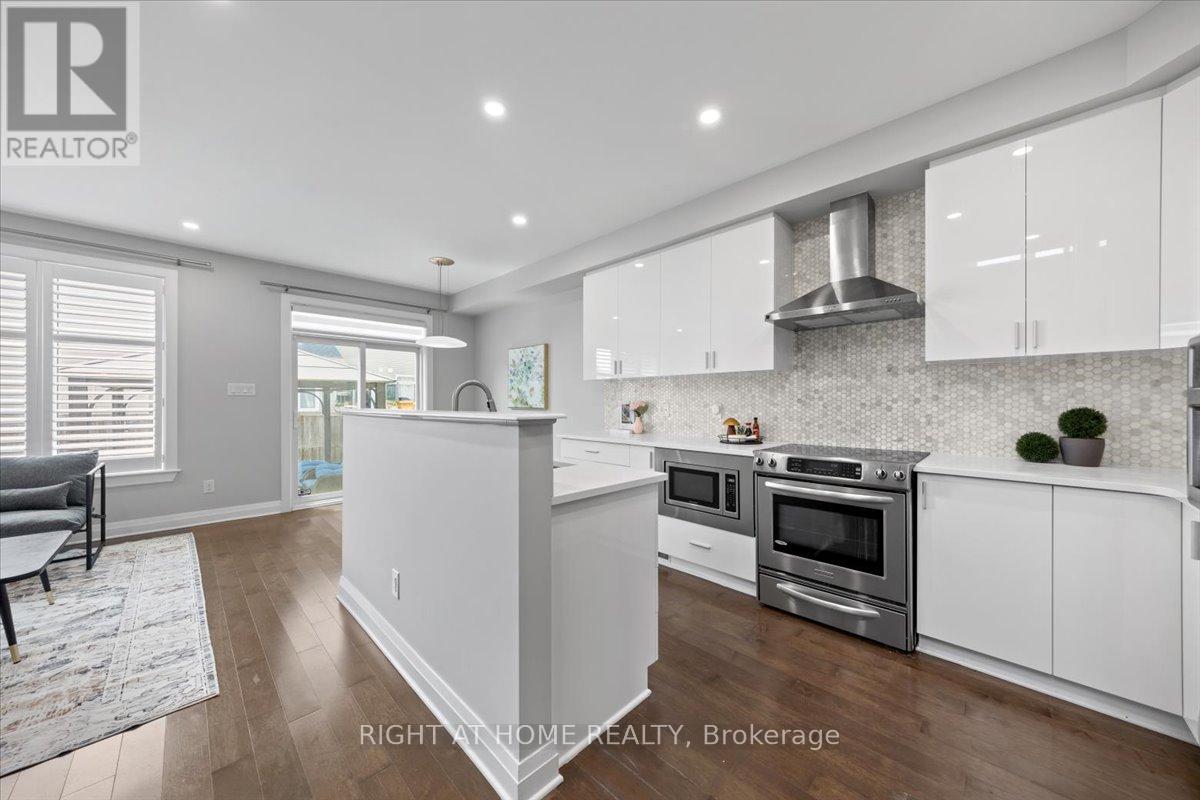Photo 11 of 601 Willowmere Way, Ottawa ON
