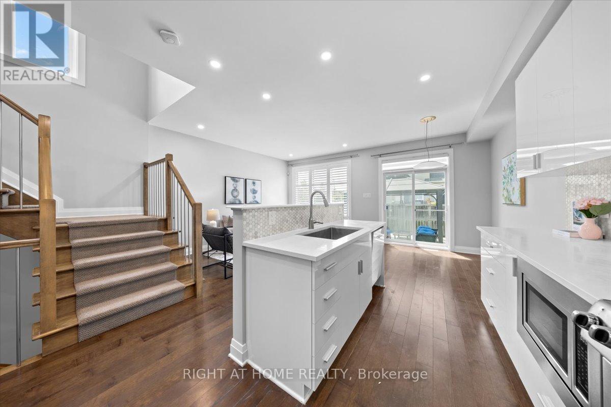 Photo 13 of 601 Willowmere Way, Ottawa ON