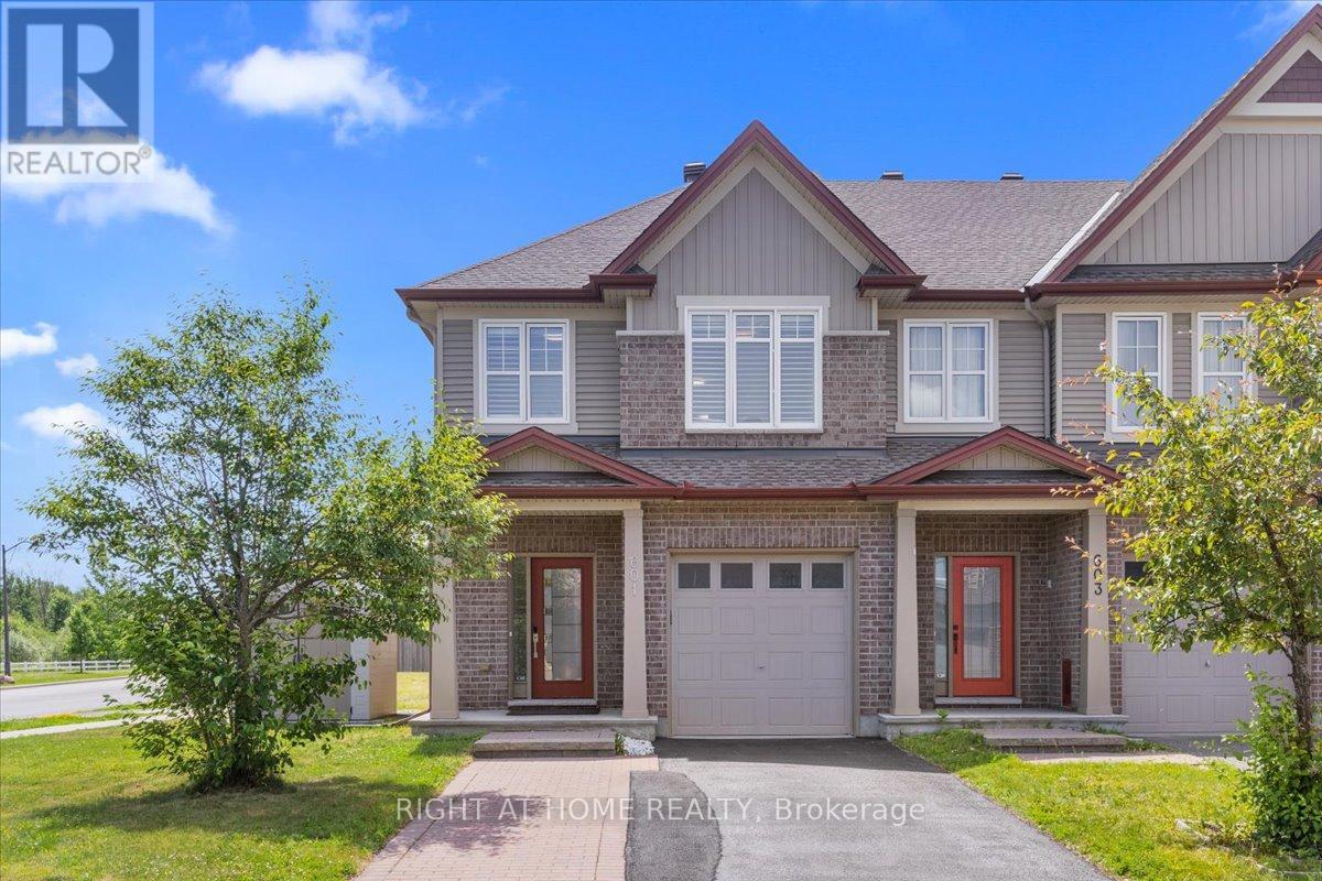 Photo 2 of 601 Willowmere Way, Ottawa ON