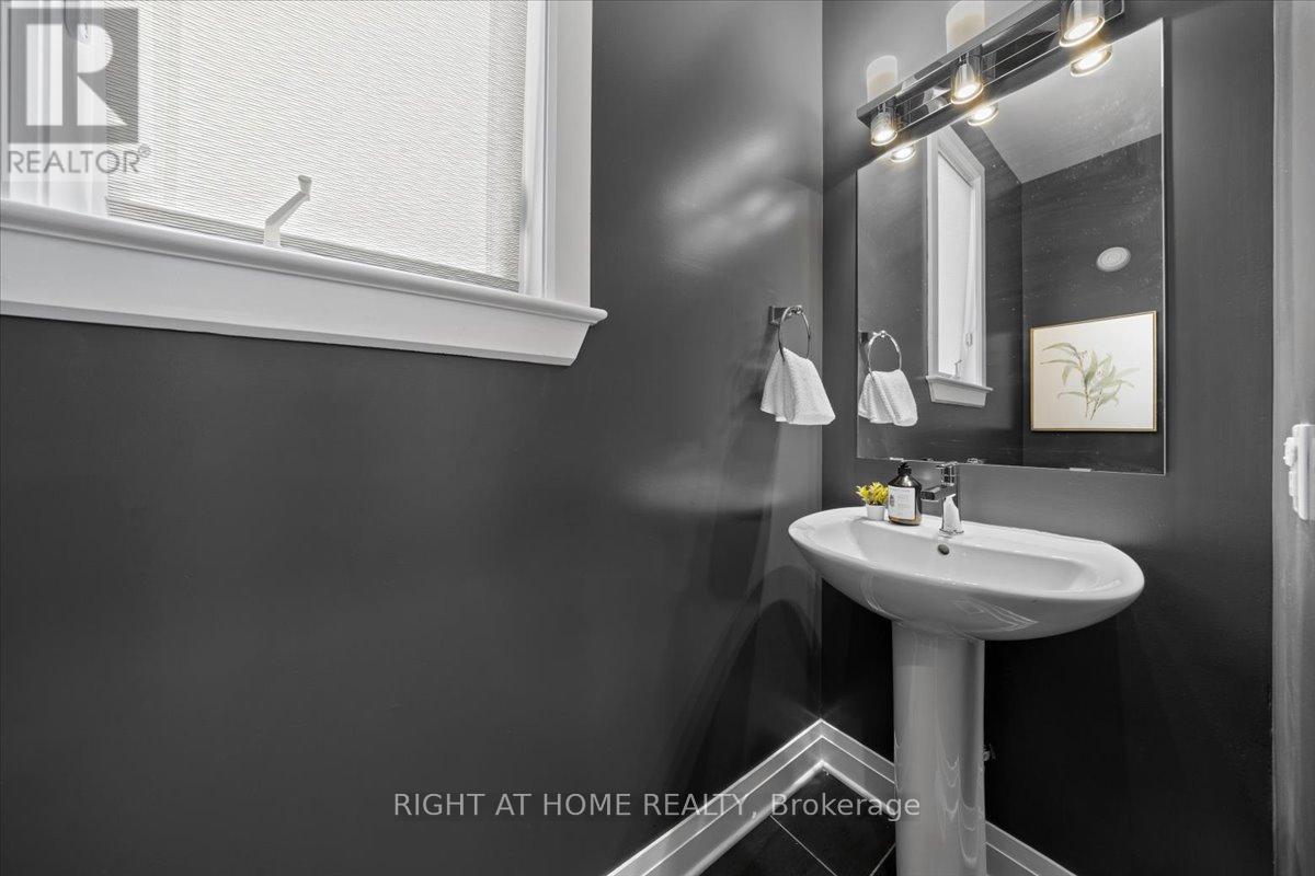 Photo 5 of 601 Willowmere Way, Ottawa ON