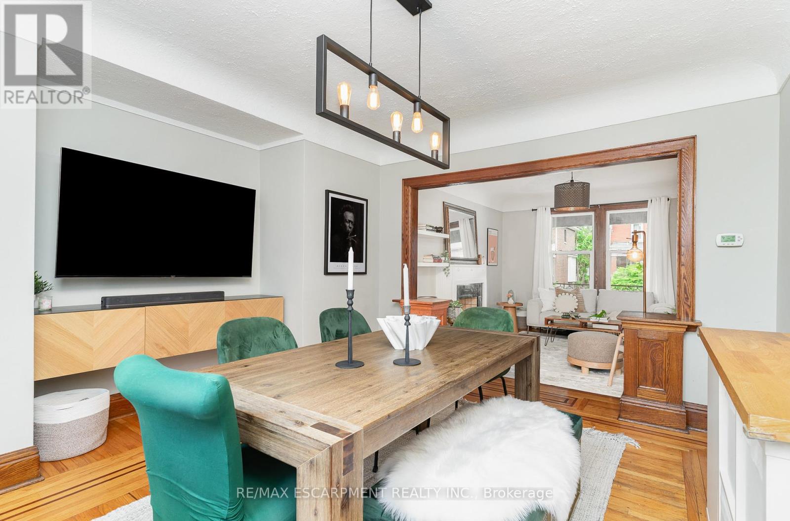 Photo 11 of 21 Prospect Street S, Hamilton ON