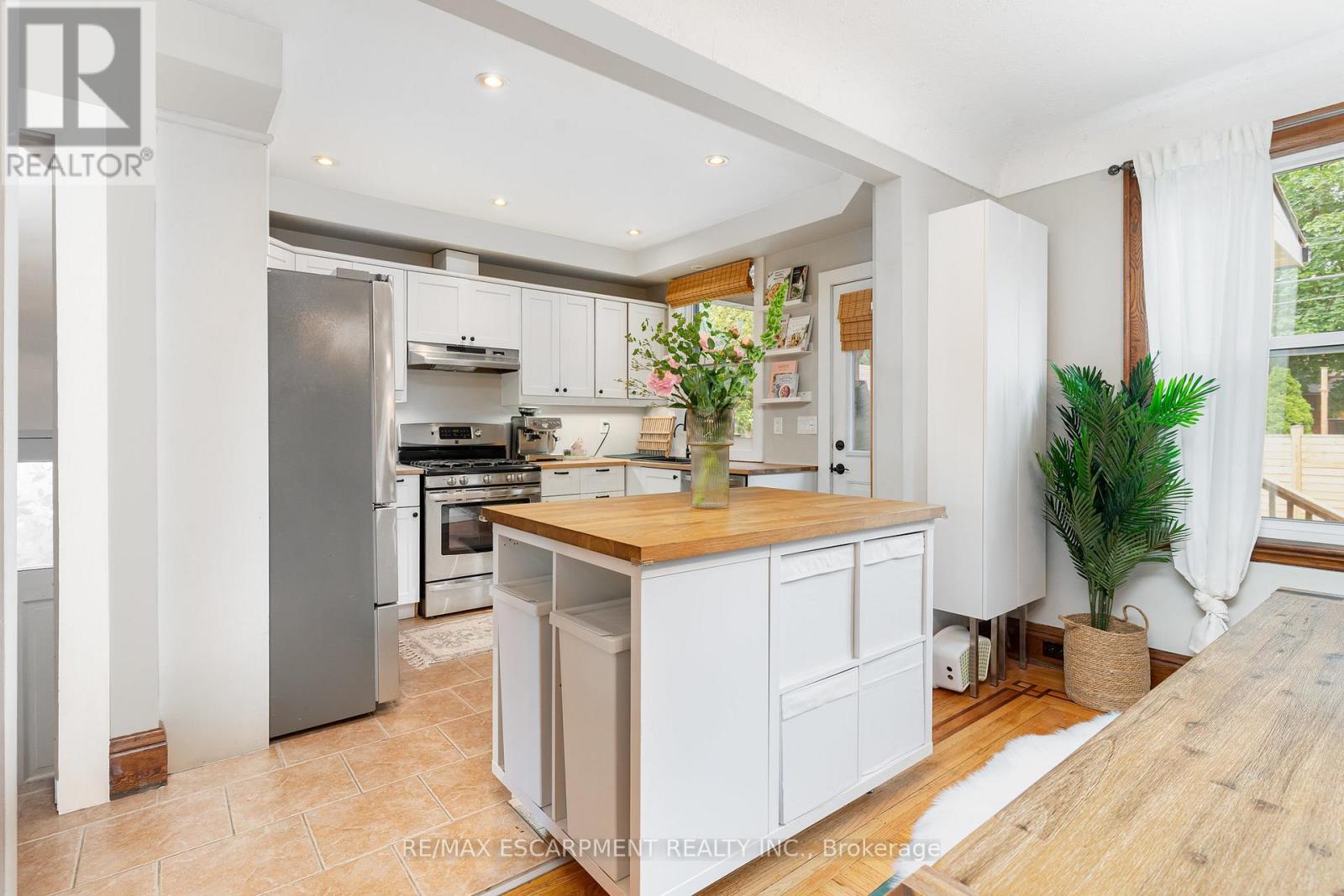 Photo 12 of 21 Prospect Street S, Hamilton ON