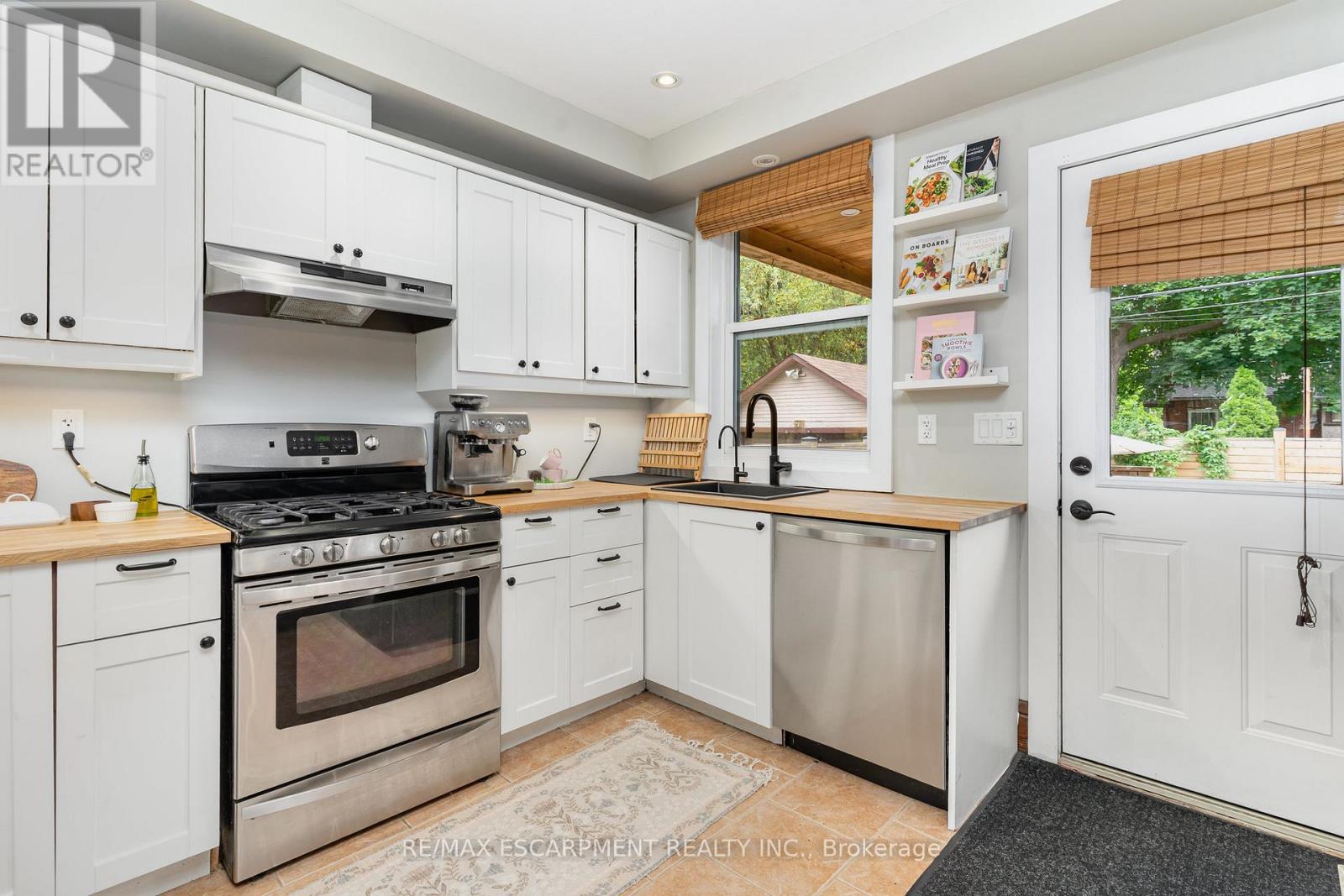 Photo 13 of 21 Prospect Street S, Hamilton ON