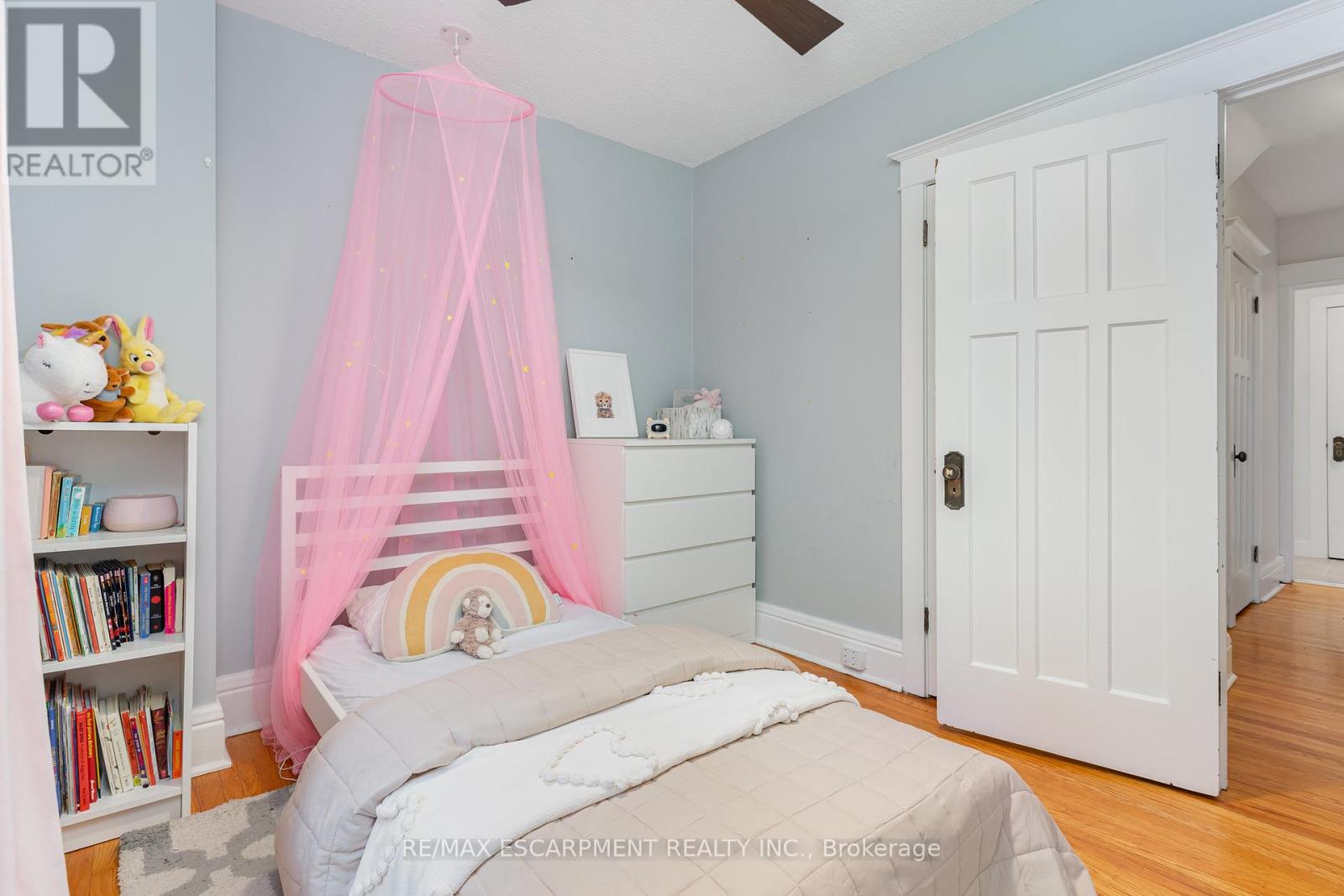 Photo 18 of 21 Prospect Street S, Hamilton ON