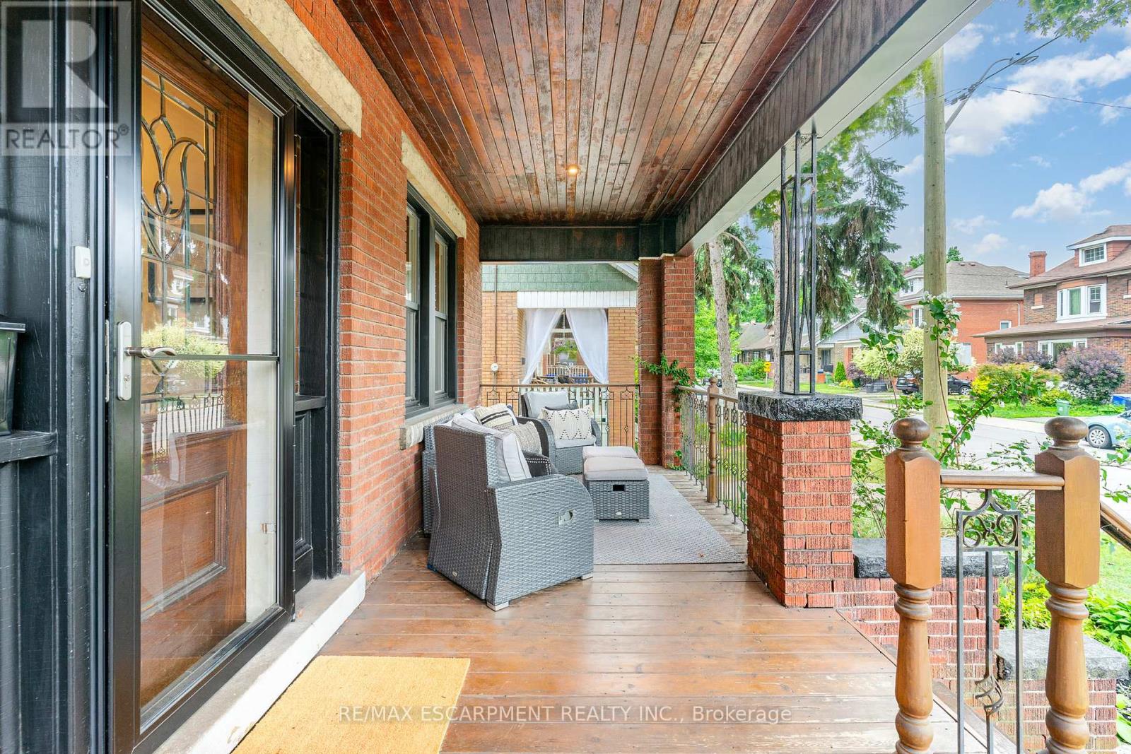 Photo 2 of 21 Prospect Street S, Hamilton ON