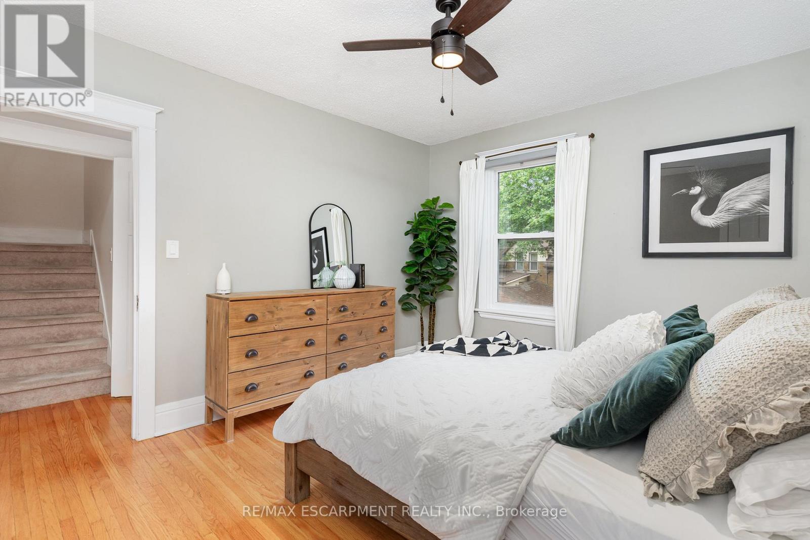 Photo 23 of 21 Prospect Street S, Hamilton ON