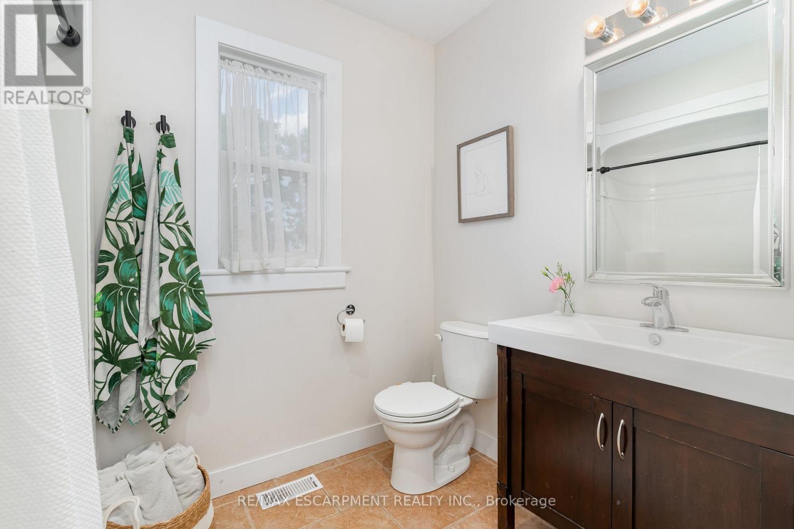 Photo 24 of 21 Prospect Street S, Hamilton ON