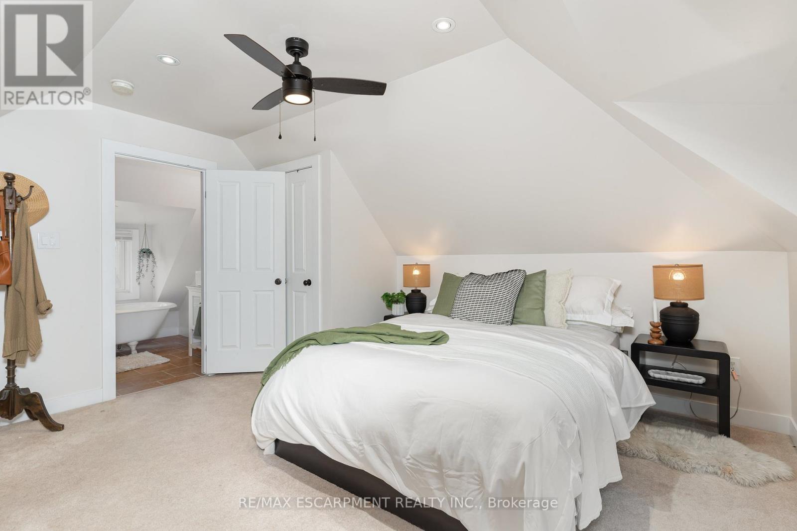 Photo 28 of 21 Prospect Street S, Hamilton ON