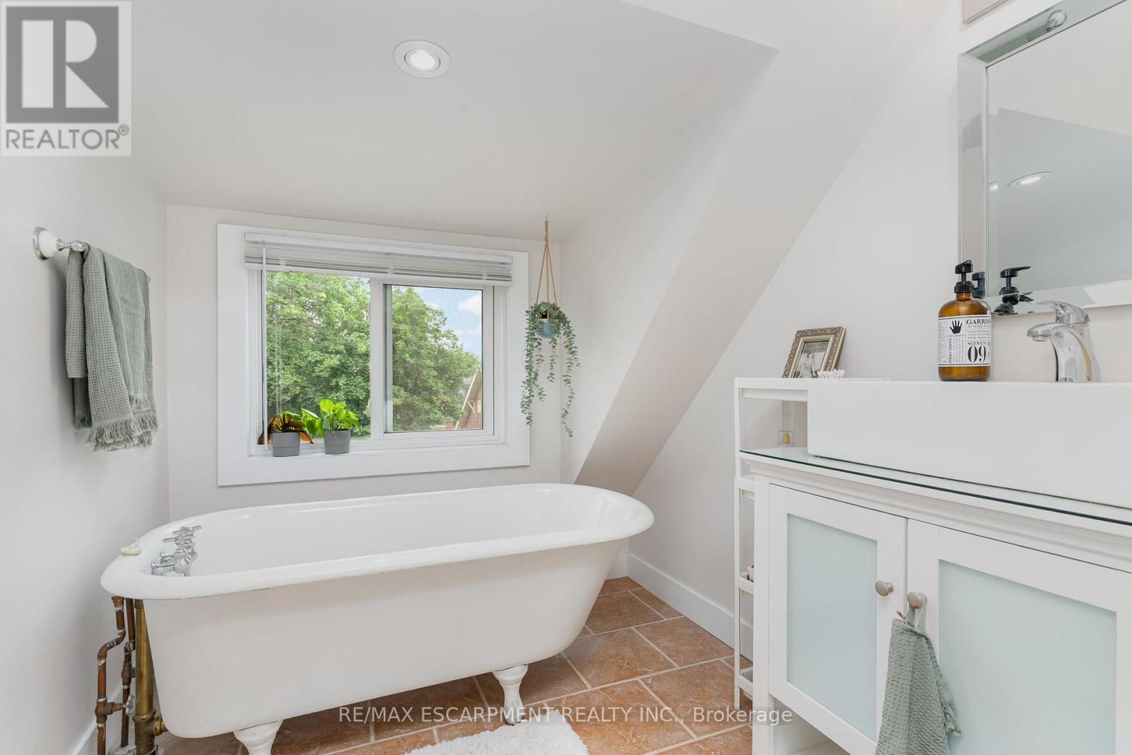 Photo 29 of 21 Prospect Street S, Hamilton ON