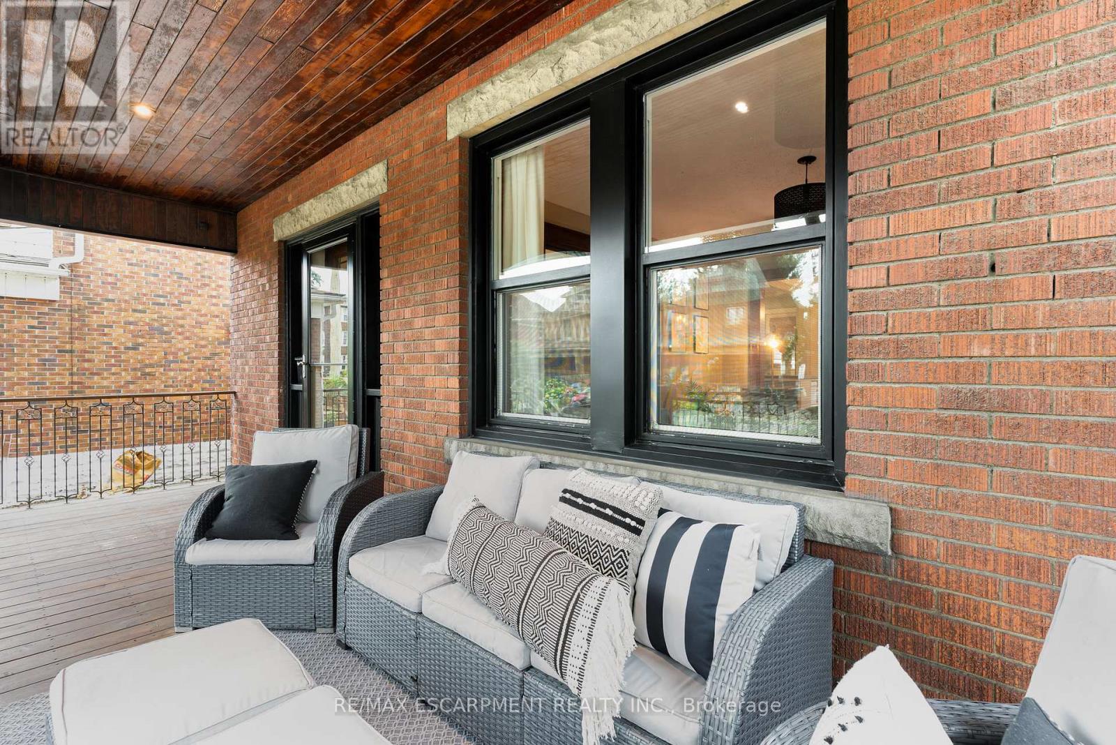 Photo 3 of 21 Prospect Street S, Hamilton ON
