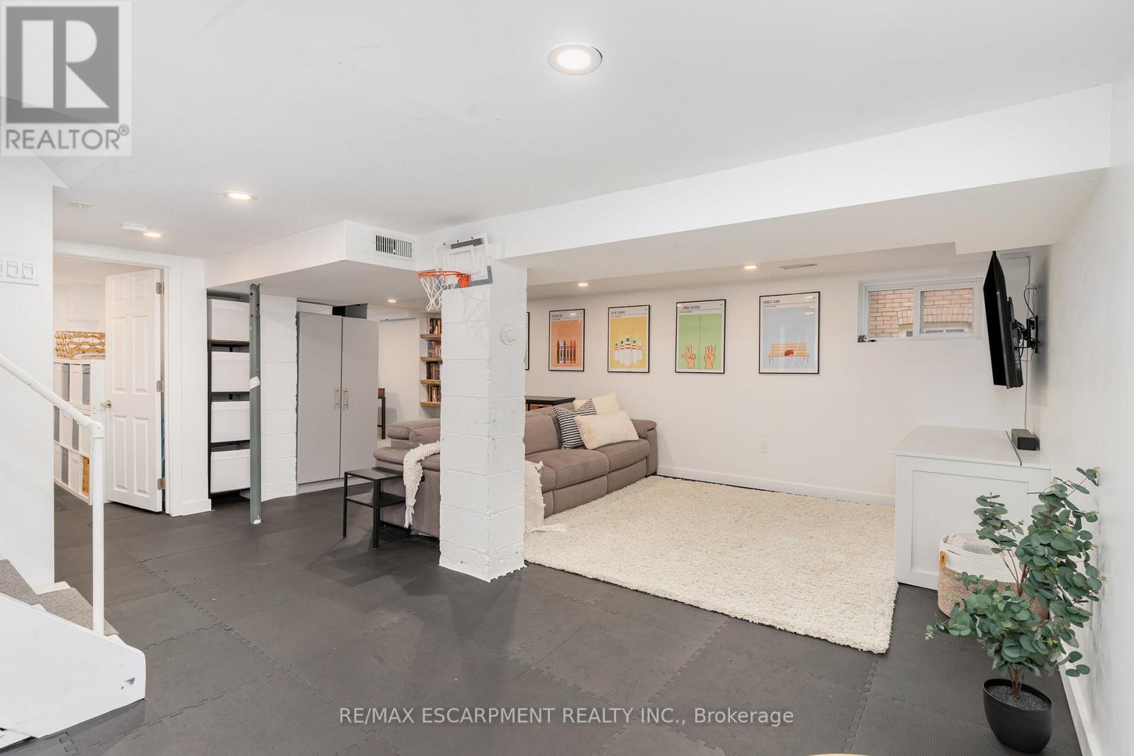 Photo 31 of 21 Prospect Street S, Hamilton ON