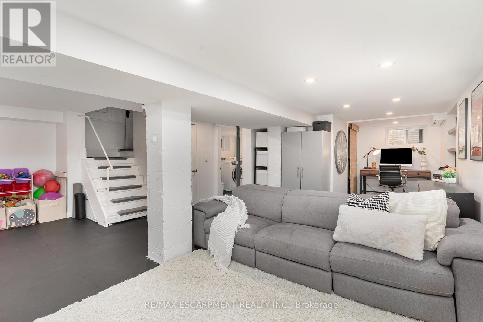 Photo 33 of 21 Prospect Street S, Hamilton ON