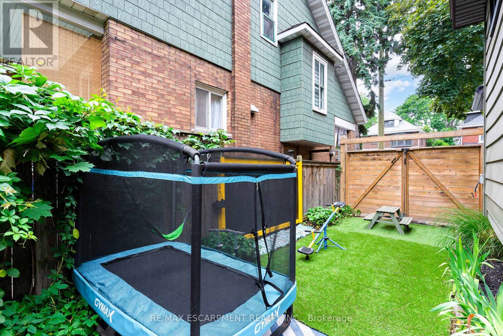 Photo 41 of 21 Prospect Street S, Hamilton ON