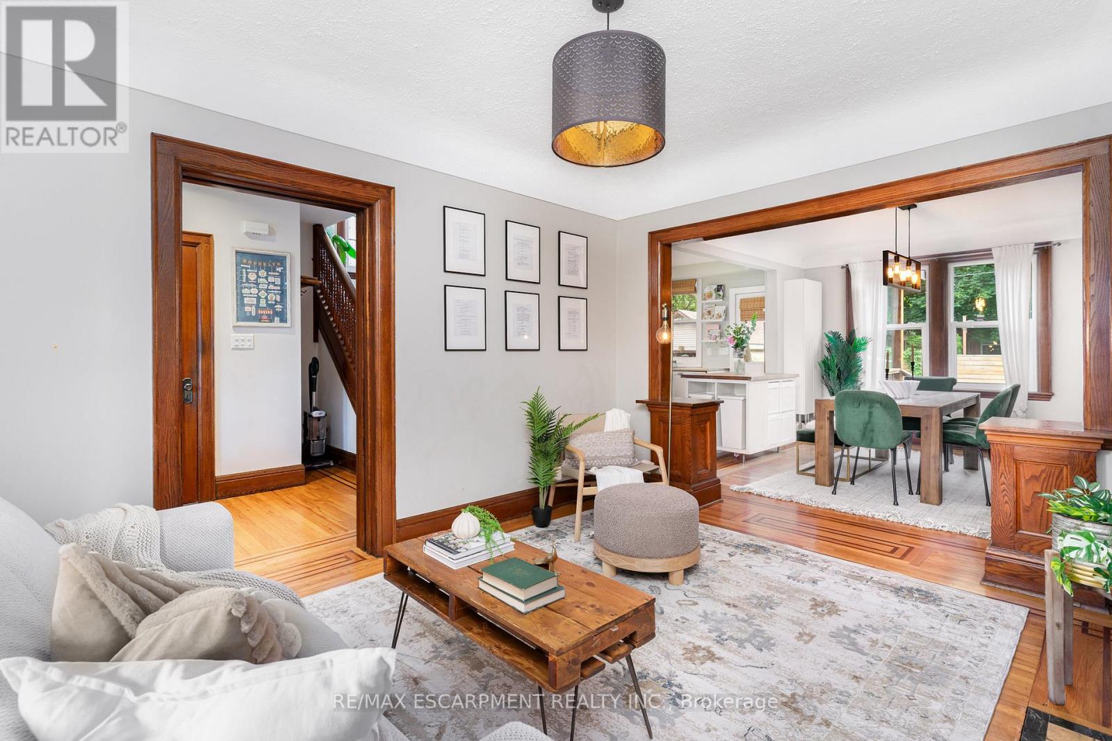 Photo 7 of 21 Prospect Street S, Hamilton ON