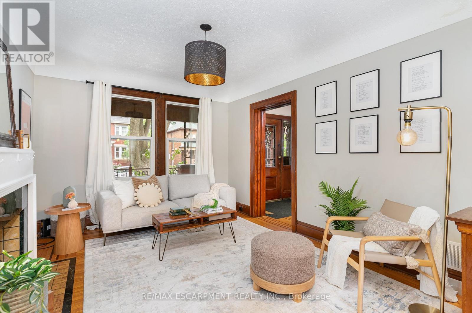 Photo 8 of 21 Prospect Street S, Hamilton ON