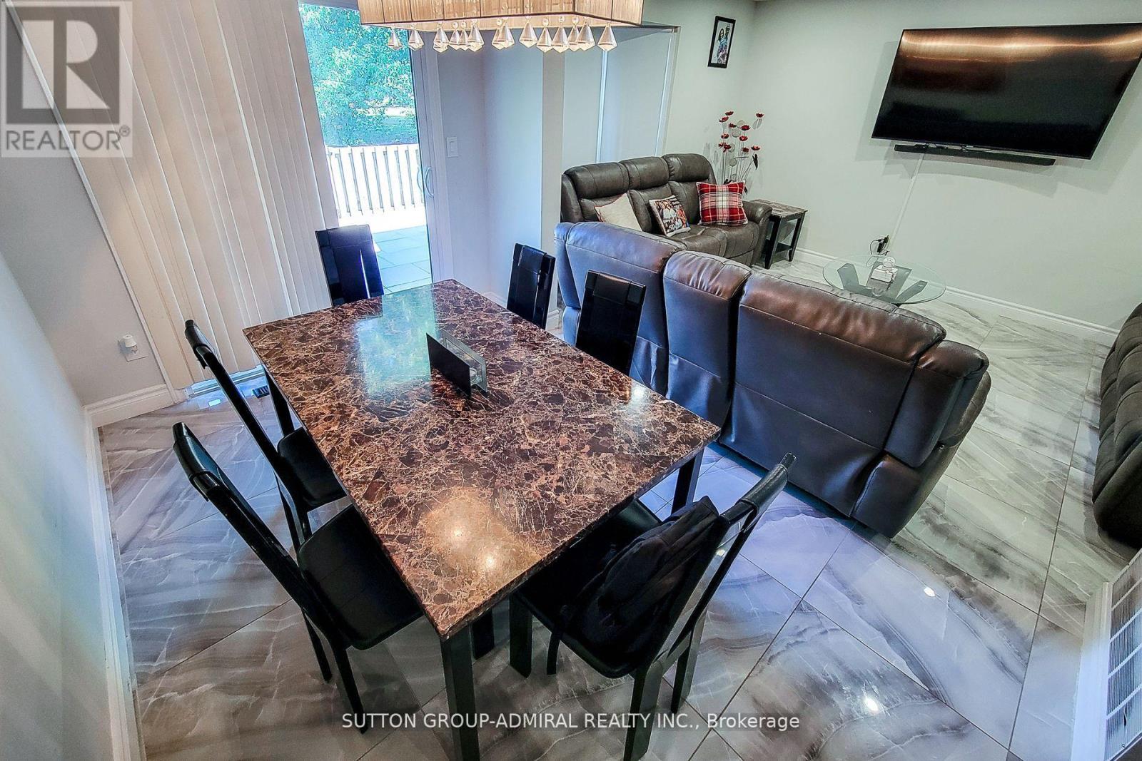 Photo 14 of 52 2 Royalwood Court, Hamilton ON
