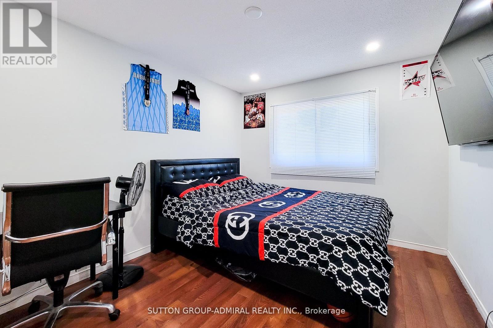 Photo 24 of 52 2 Royalwood Court, Hamilton ON