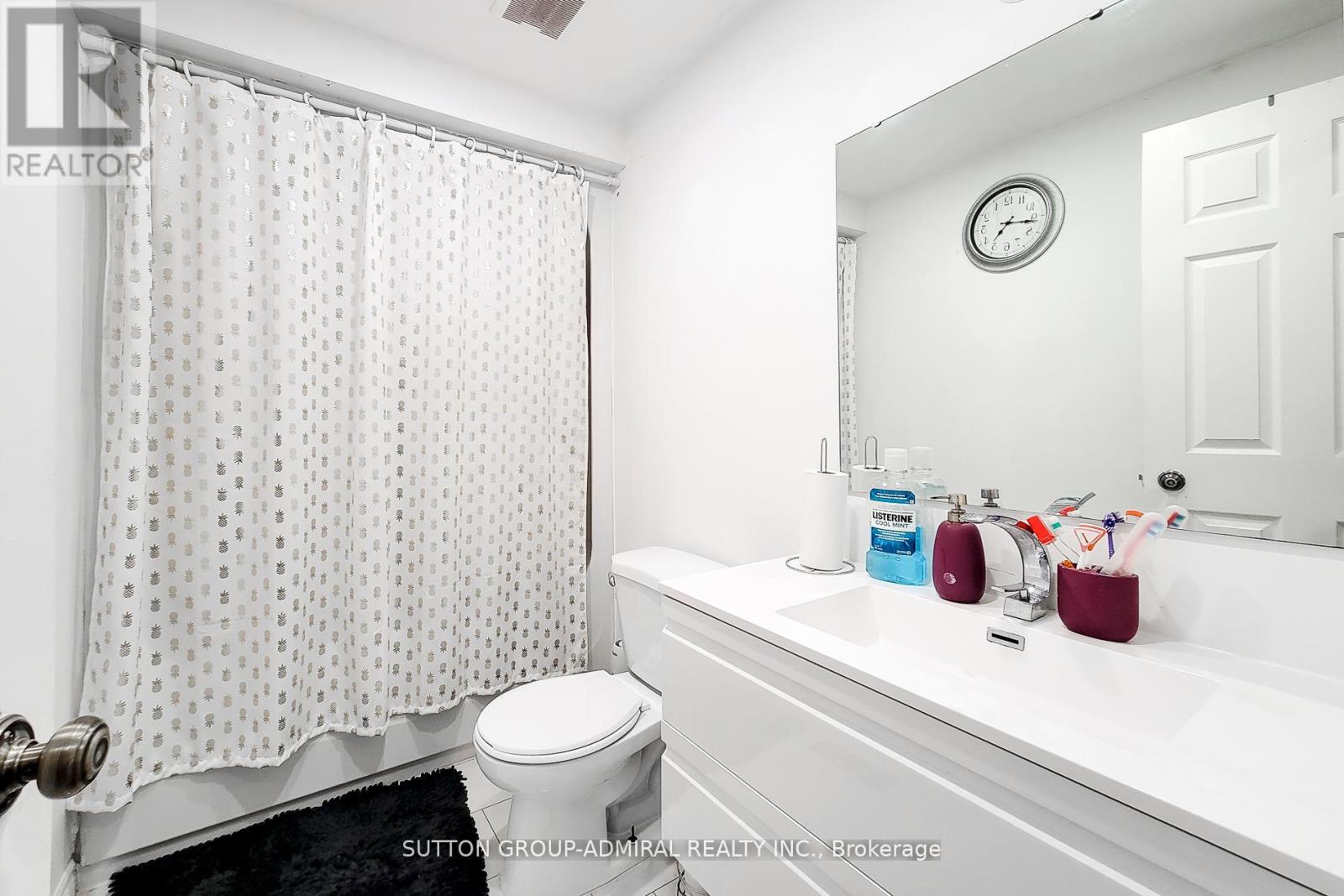 Photo 25 of 52 2 Royalwood Court, Hamilton ON