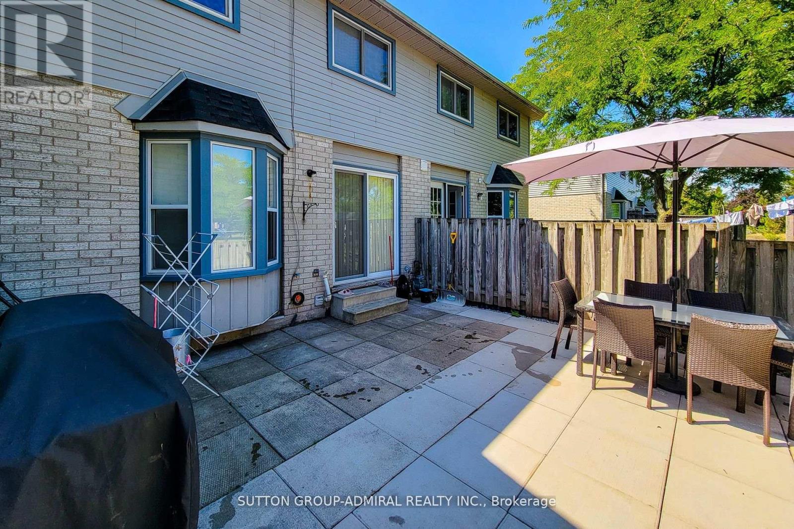 Photo 31 of 52 2 Royalwood Court, Hamilton ON