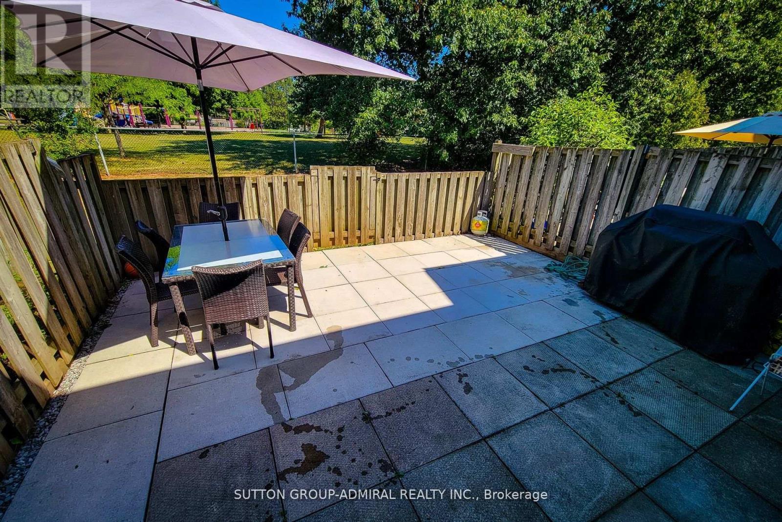 Photo 32 of 52 2 Royalwood Court, Hamilton ON
