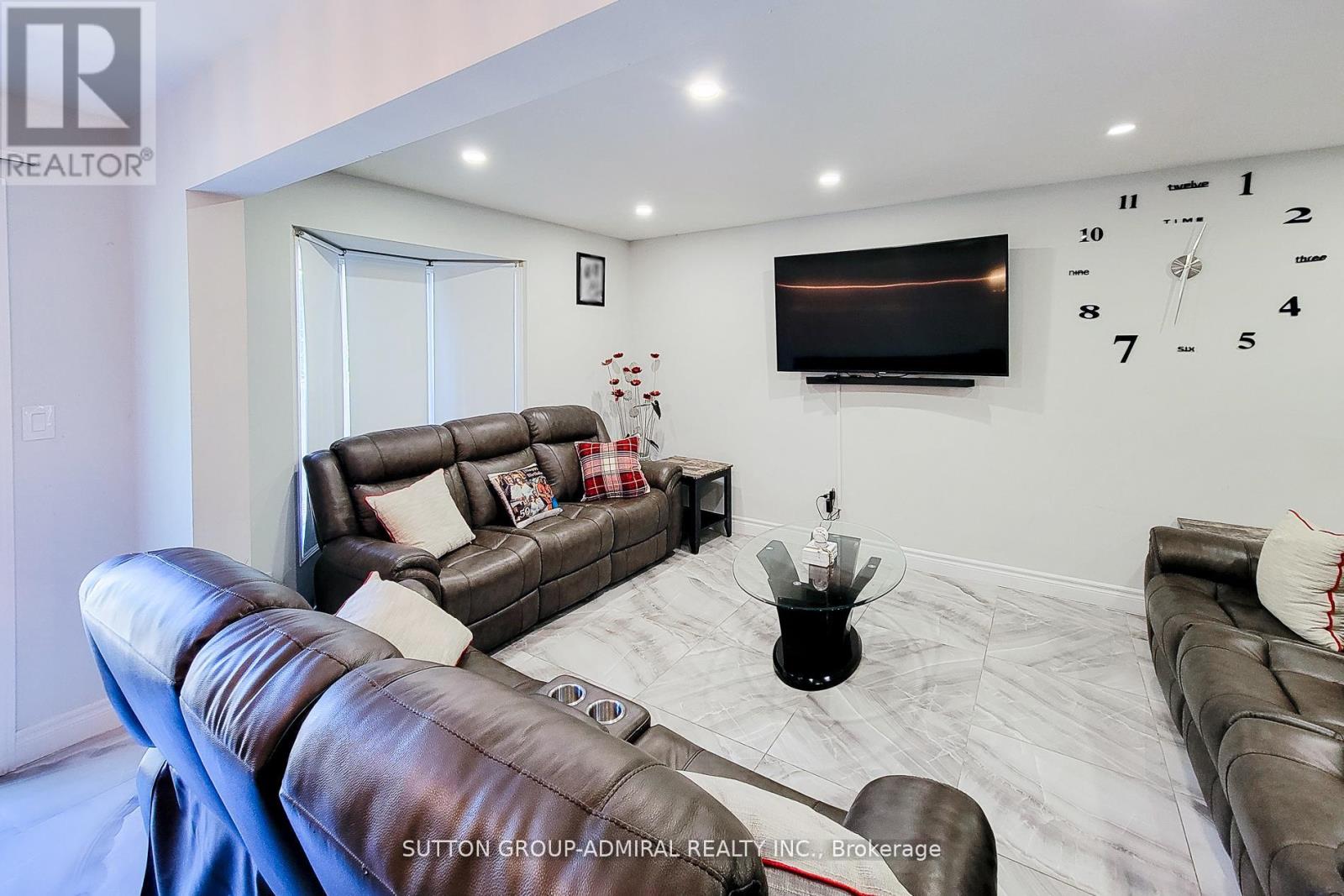 Photo 7 of 52 2 Royalwood Court, Hamilton ON