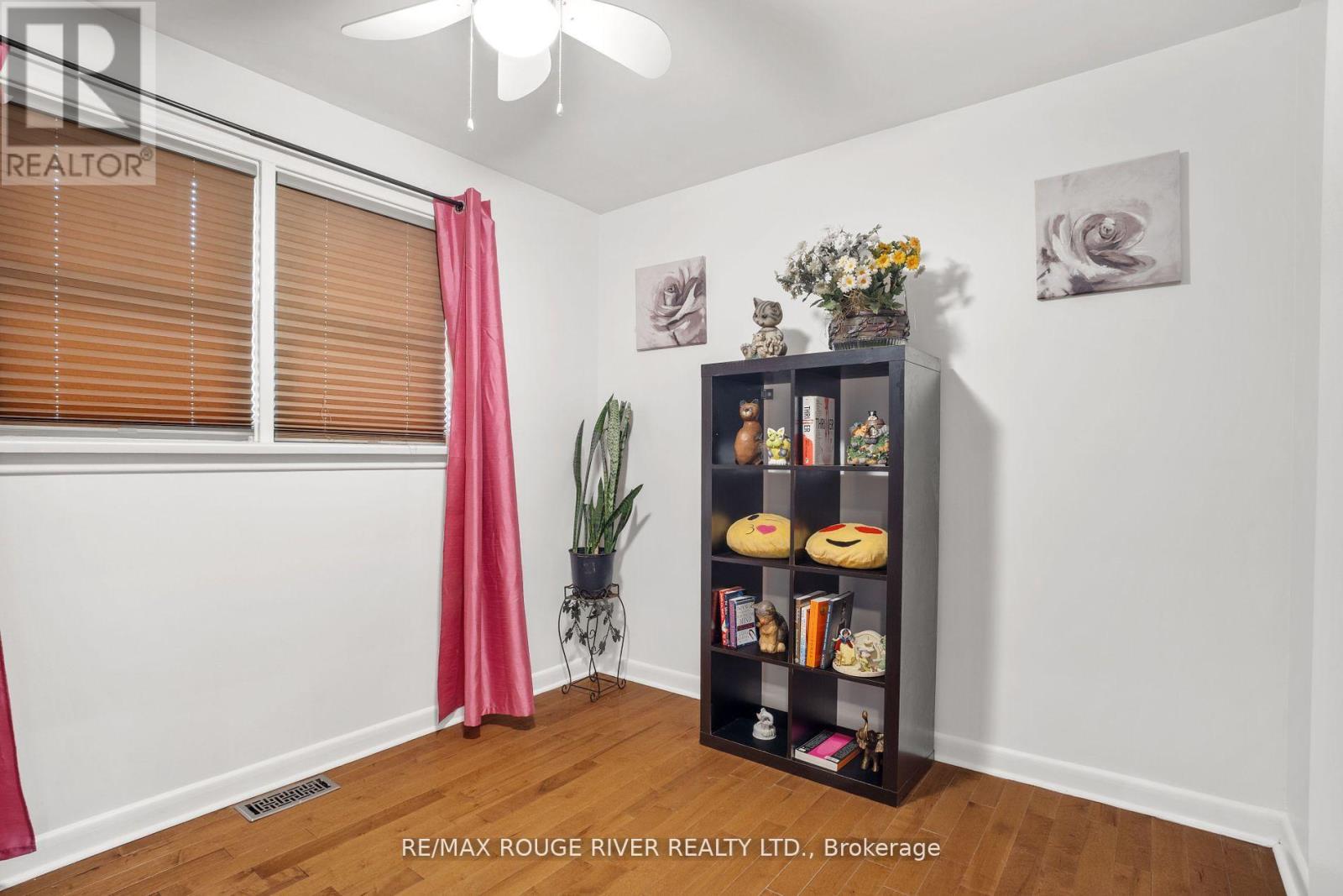 Photo 11 of 6478 Brock Street, Niagara Falls ON