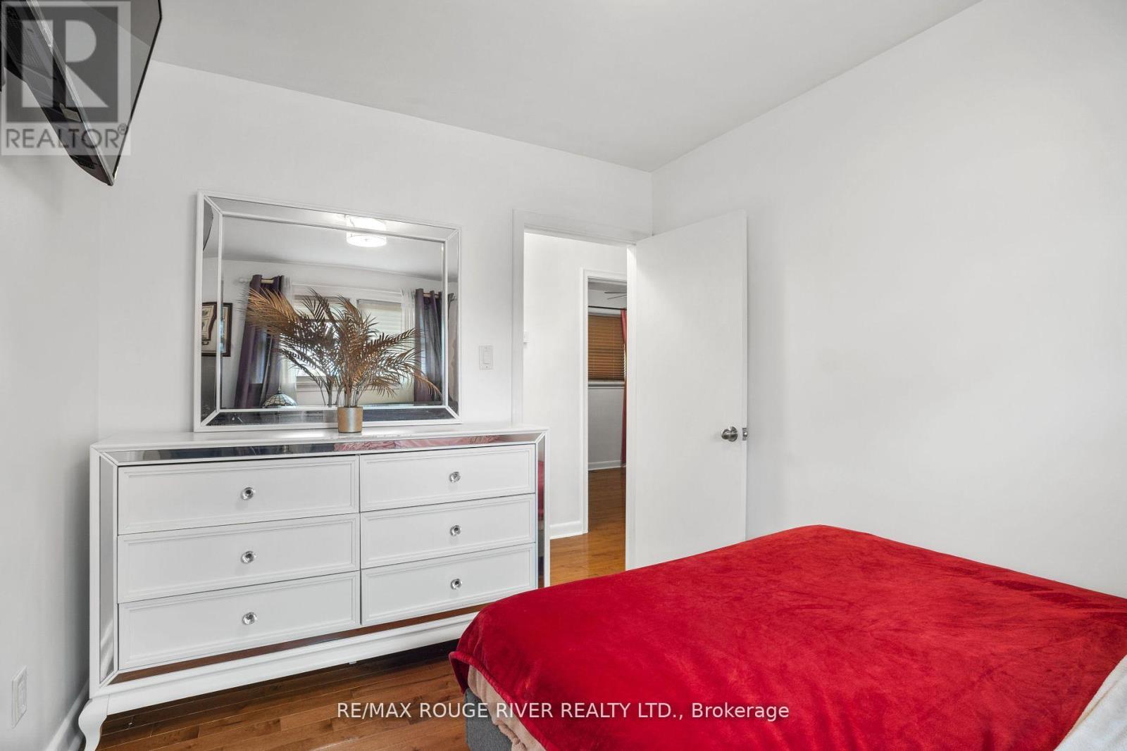 Photo 12 of 6478 Brock Street, Niagara Falls ON