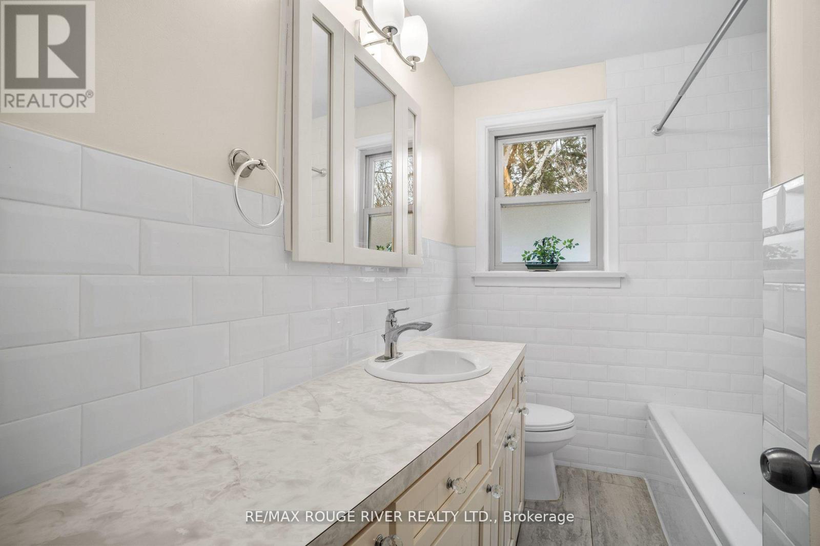 Photo 14 of 6478 Brock Street, Niagara Falls ON