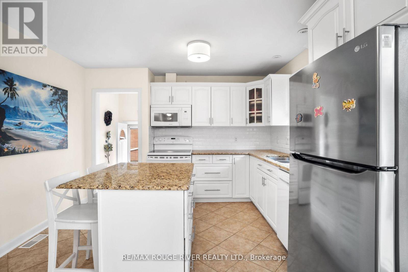 Photo 5 of 6478 Brock Street, Niagara Falls ON