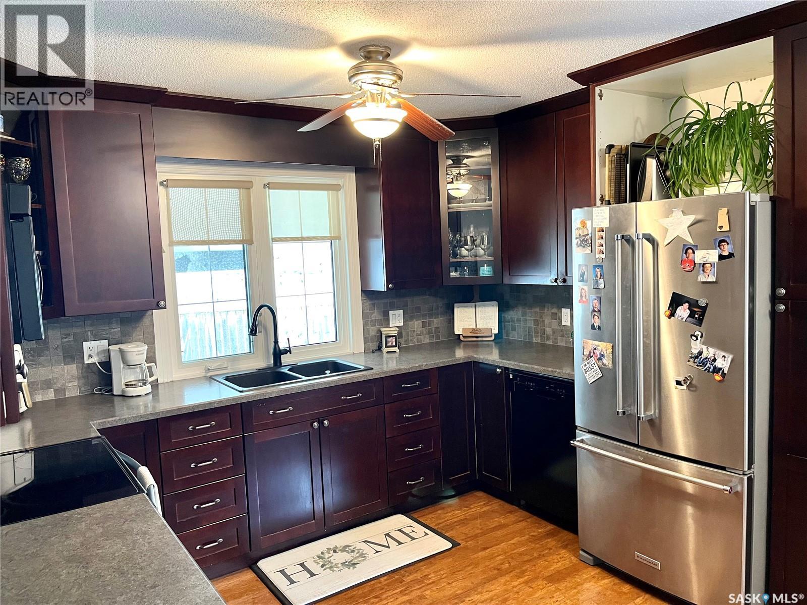 Photo 8 of 440 Macdonald Drive, Swift Current SK