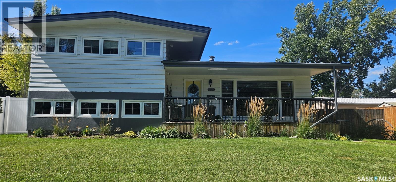 Photo 1 of 440 Macdonald Drive, Swift Current SK