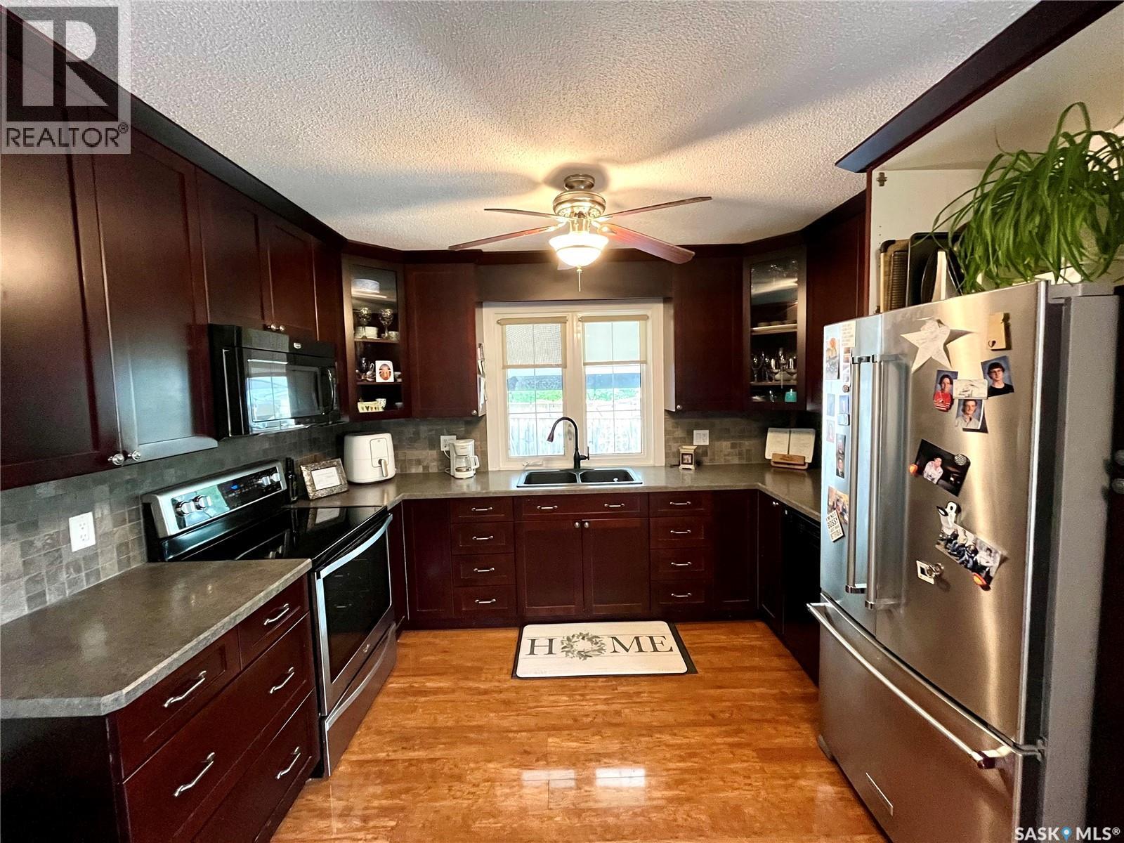 Photo 9 of 440 Macdonald Drive, Swift Current SK