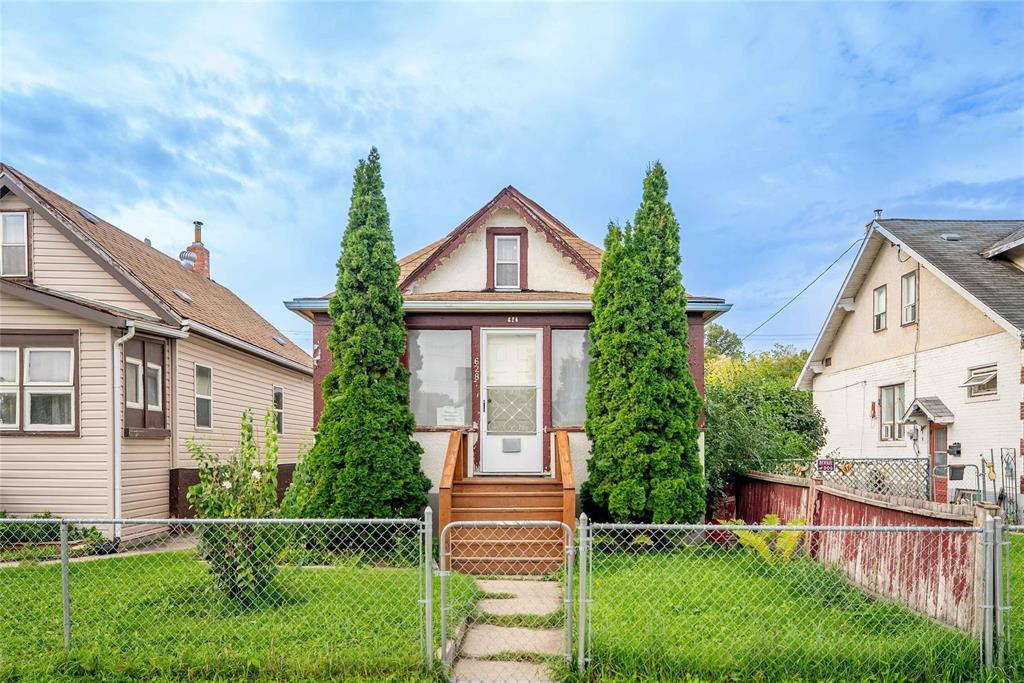 Photo 2 of 628 Flora Avenue, Winnipeg MB