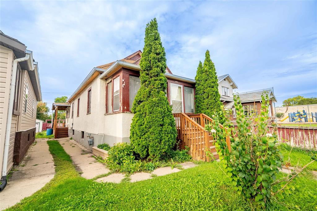 Photo 3 of 628 Flora Avenue, Winnipeg MB