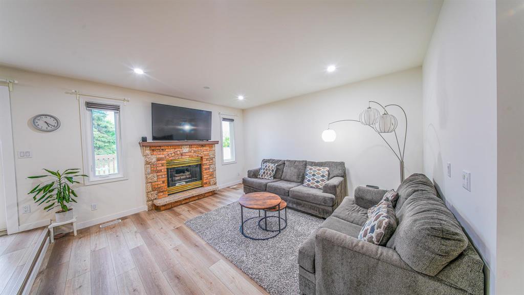 Photo 11 of 15 Vistula Way, Winnipeg MB