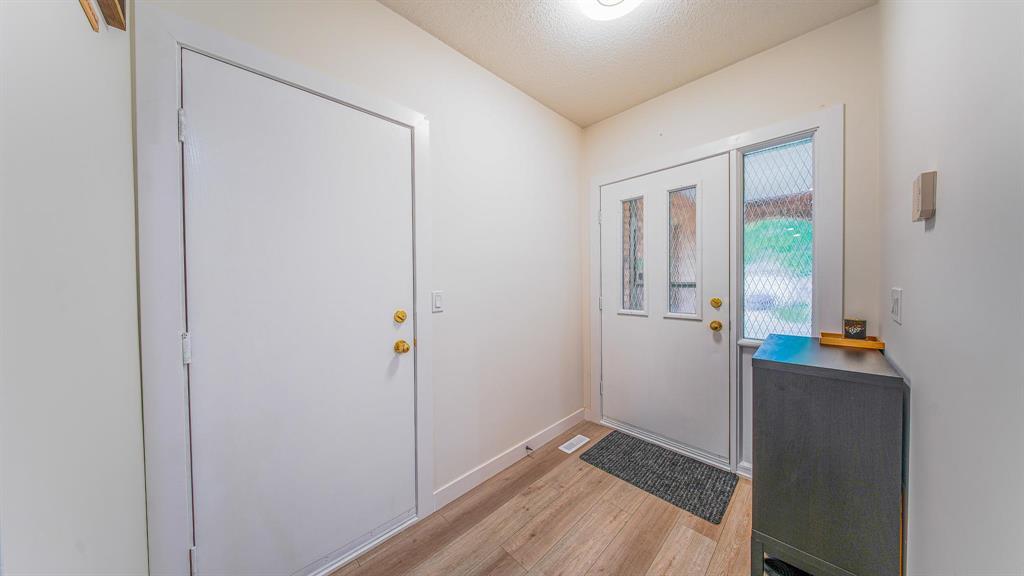 Photo 3 of 15 Vistula Way, Winnipeg MB