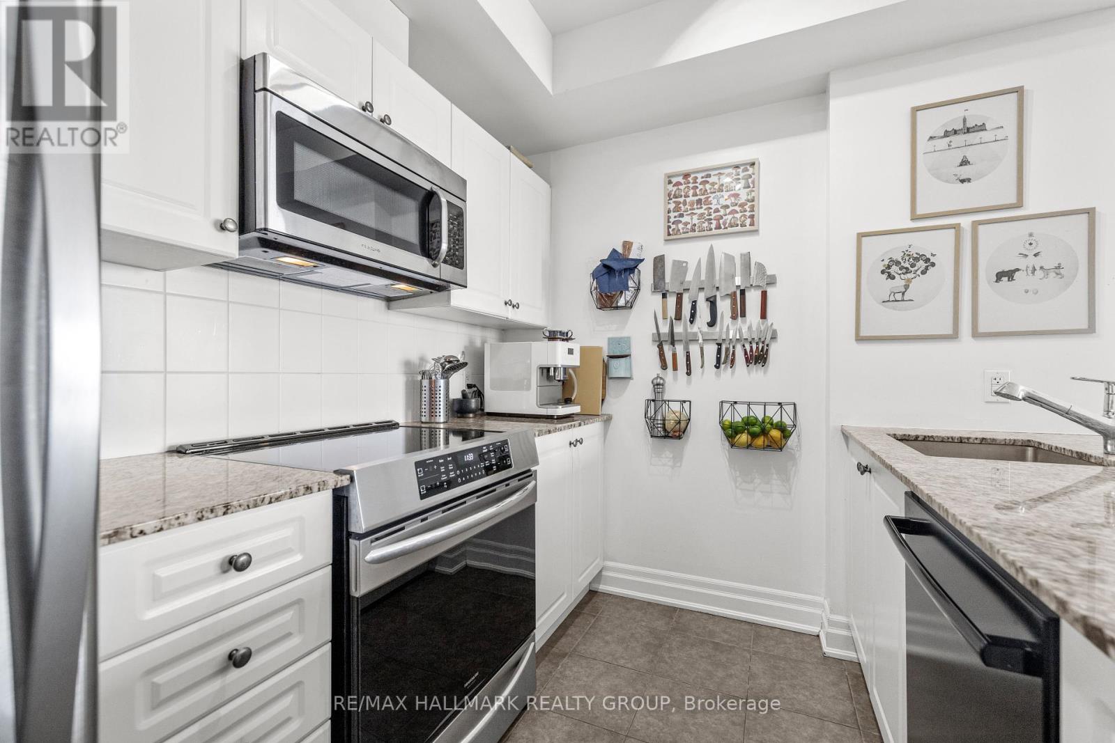 Photo 10 of 1304 90 Landry Street, Ottawa ON