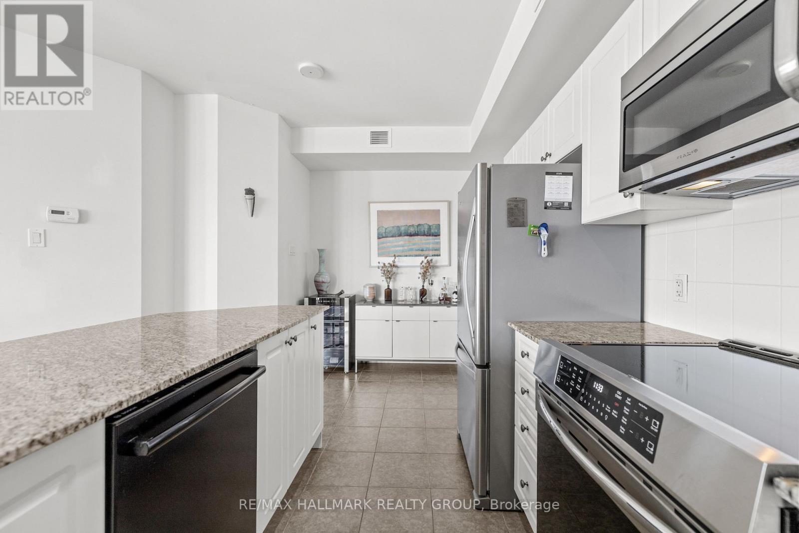 Photo 11 of 1304 90 Landry Street, Ottawa ON