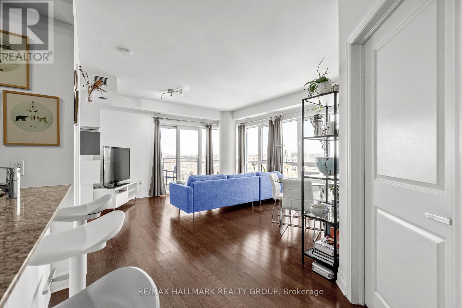 Photo 12 of 1304 90 Landry Street, Ottawa ON