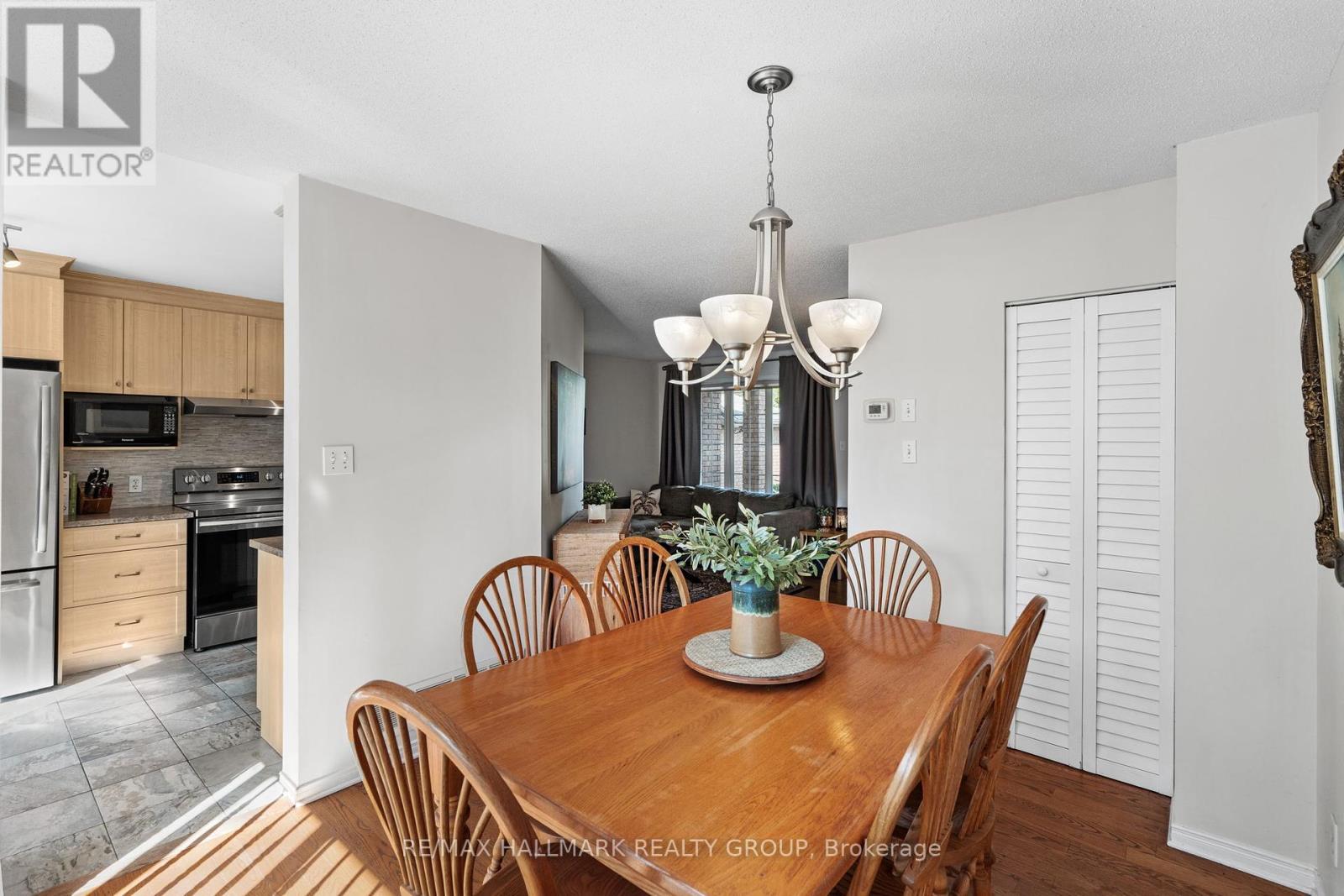 Photo 10 of 62 College Circle, Ottawa ON