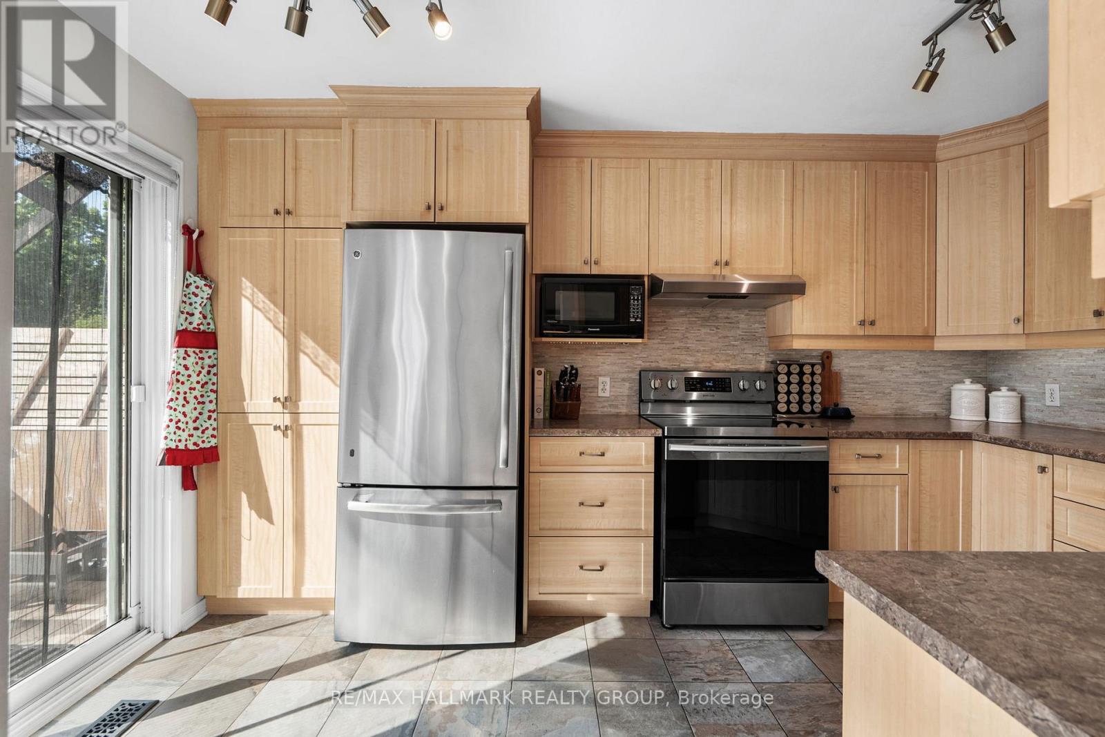 Photo 12 of 62 College Circle, Ottawa ON