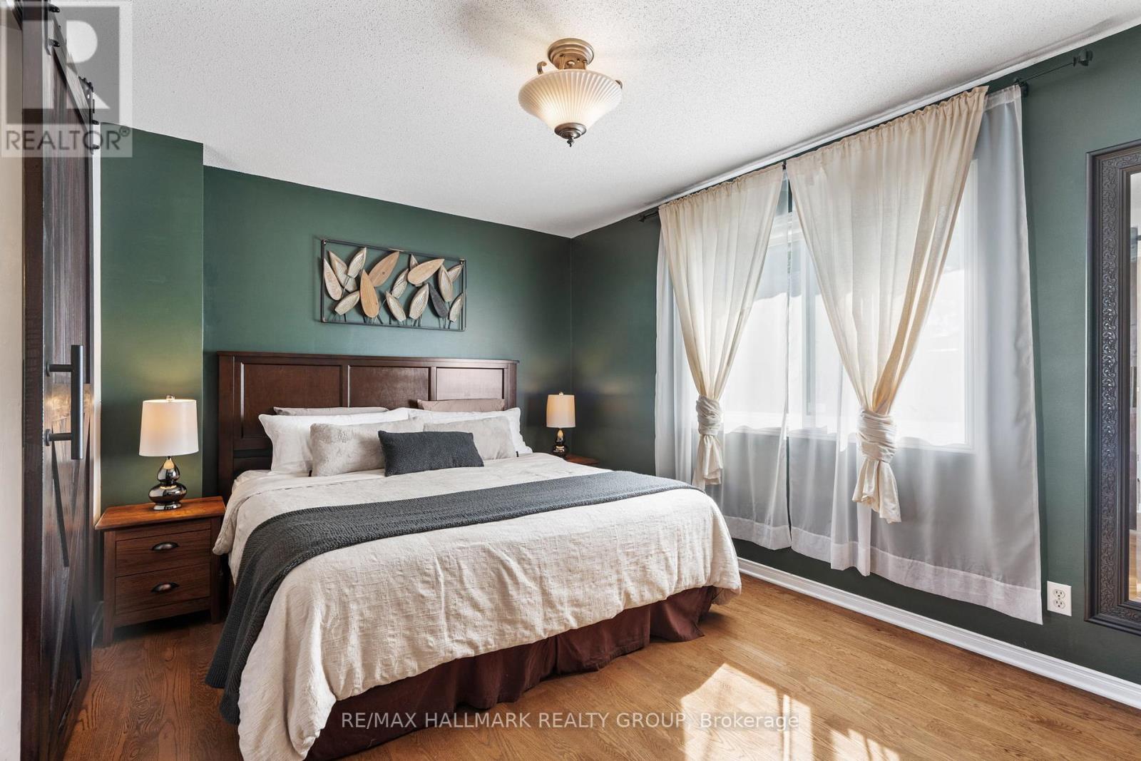 Photo 17 of 62 College Circle, Ottawa ON