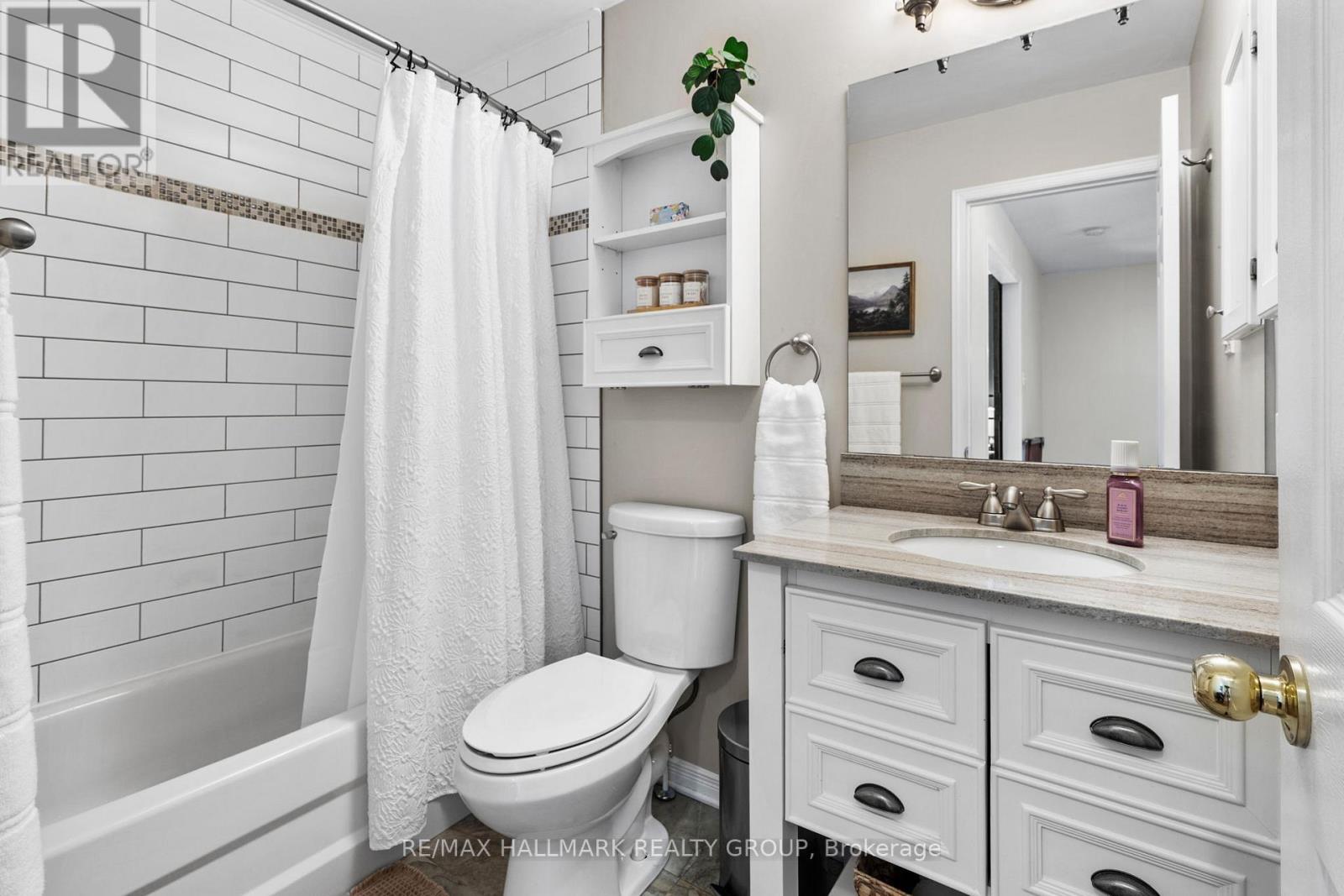 Photo 24 of 62 College Circle, Ottawa ON