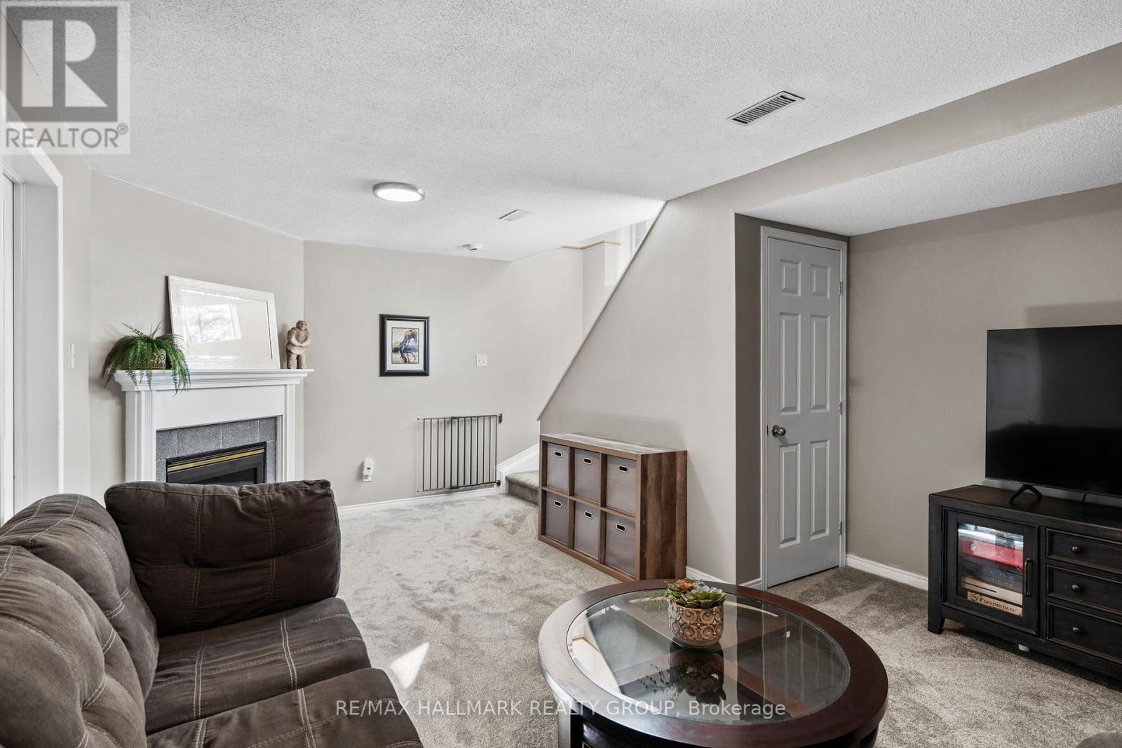 Photo 26 of 62 College Circle, Ottawa ON