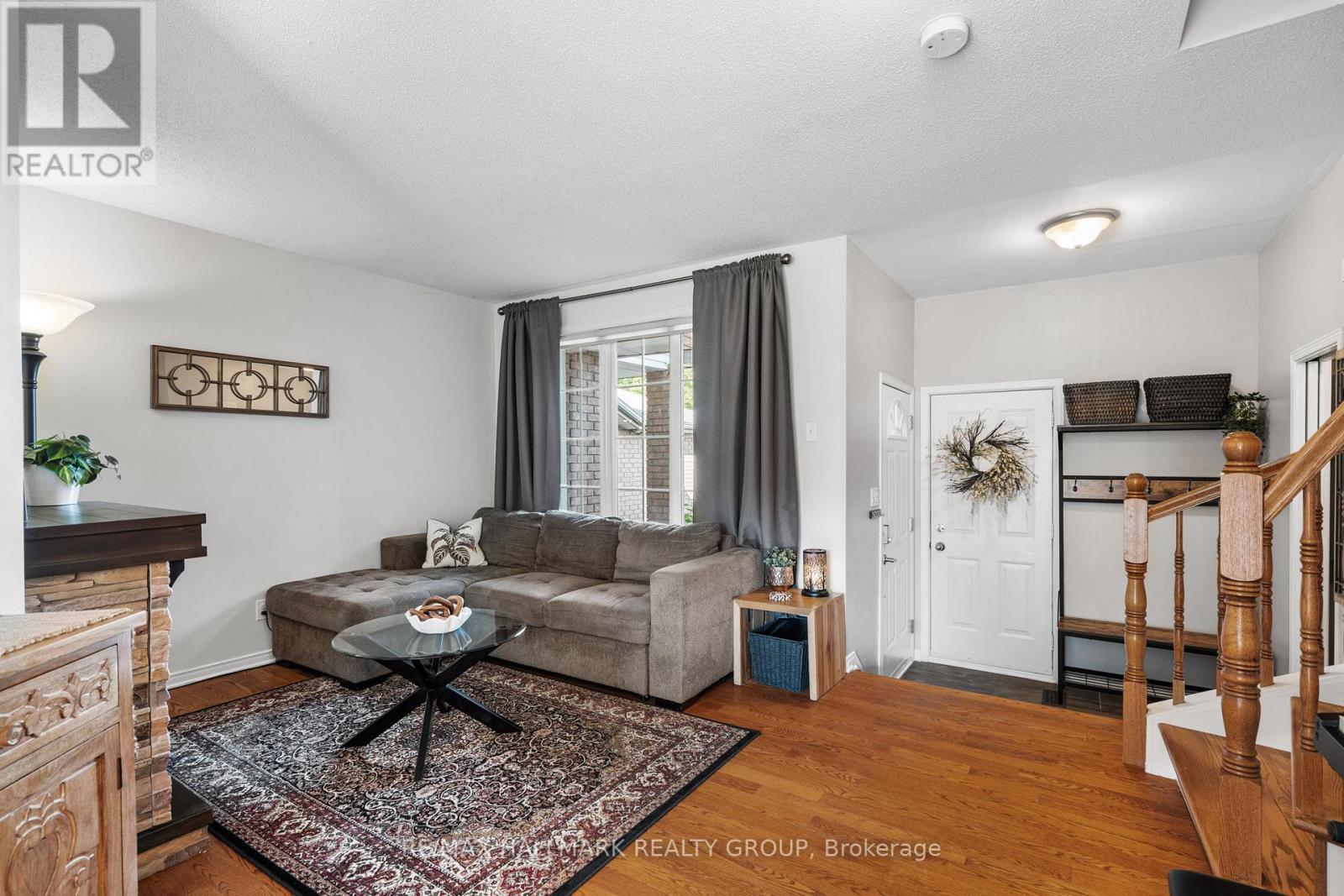 Photo 6 of 62 College Circle, Ottawa ON