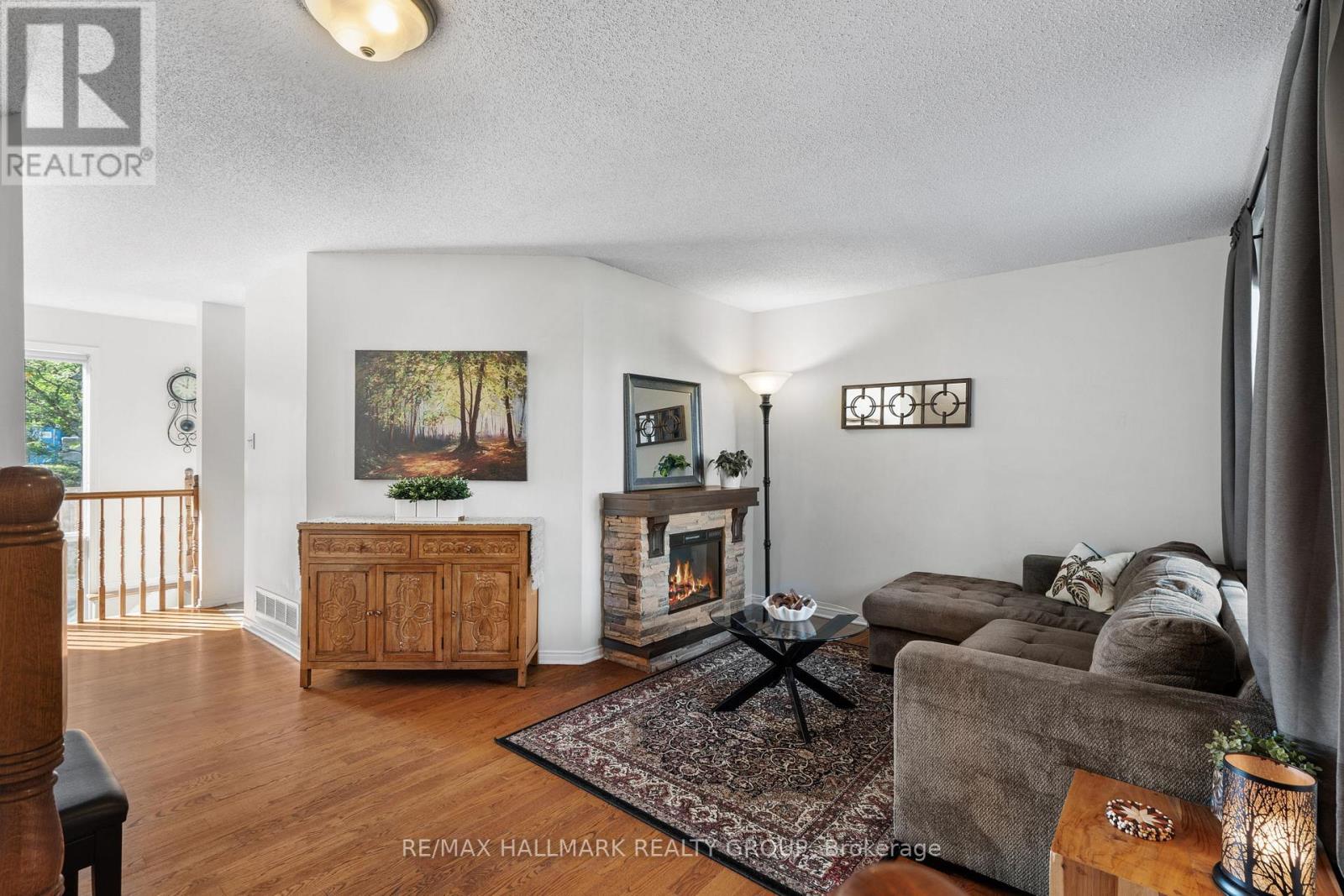 Photo 7 of 62 College Circle, Ottawa ON
