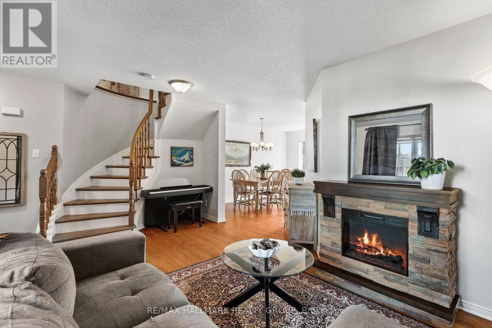 Photo 8 of 62 College Circle, Ottawa ON
