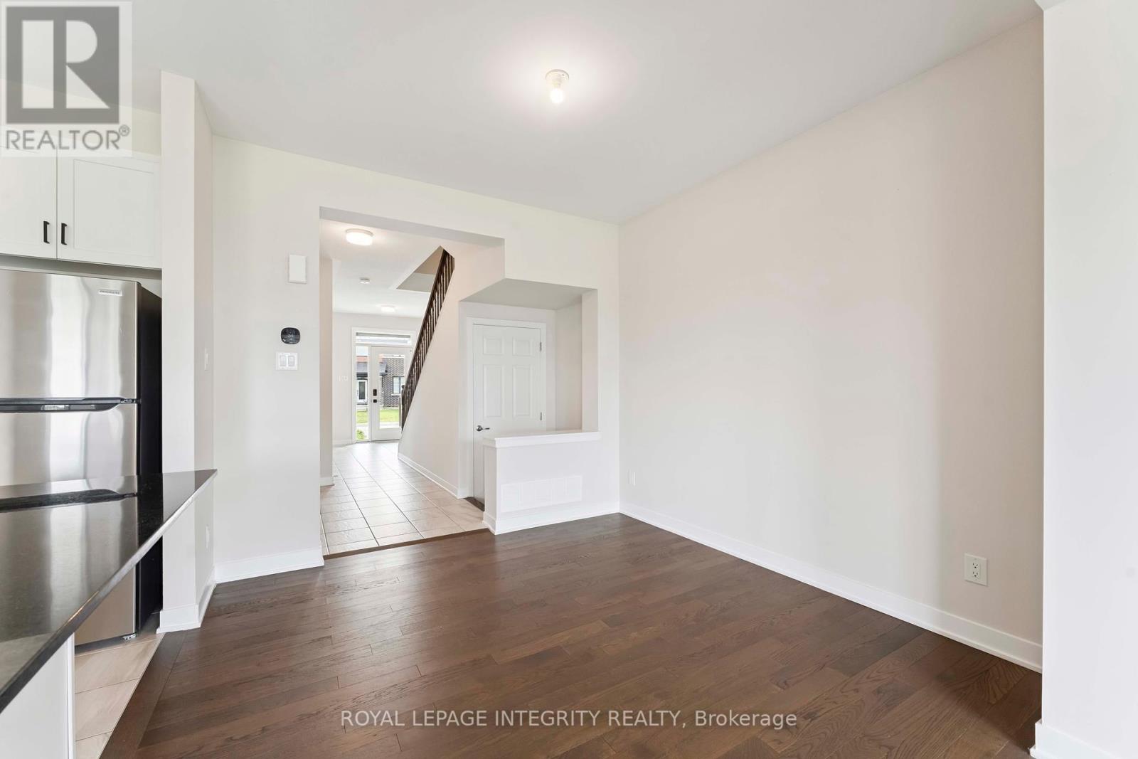 Photo 11 of 227 Ormiston Crescent, Ottawa ON
