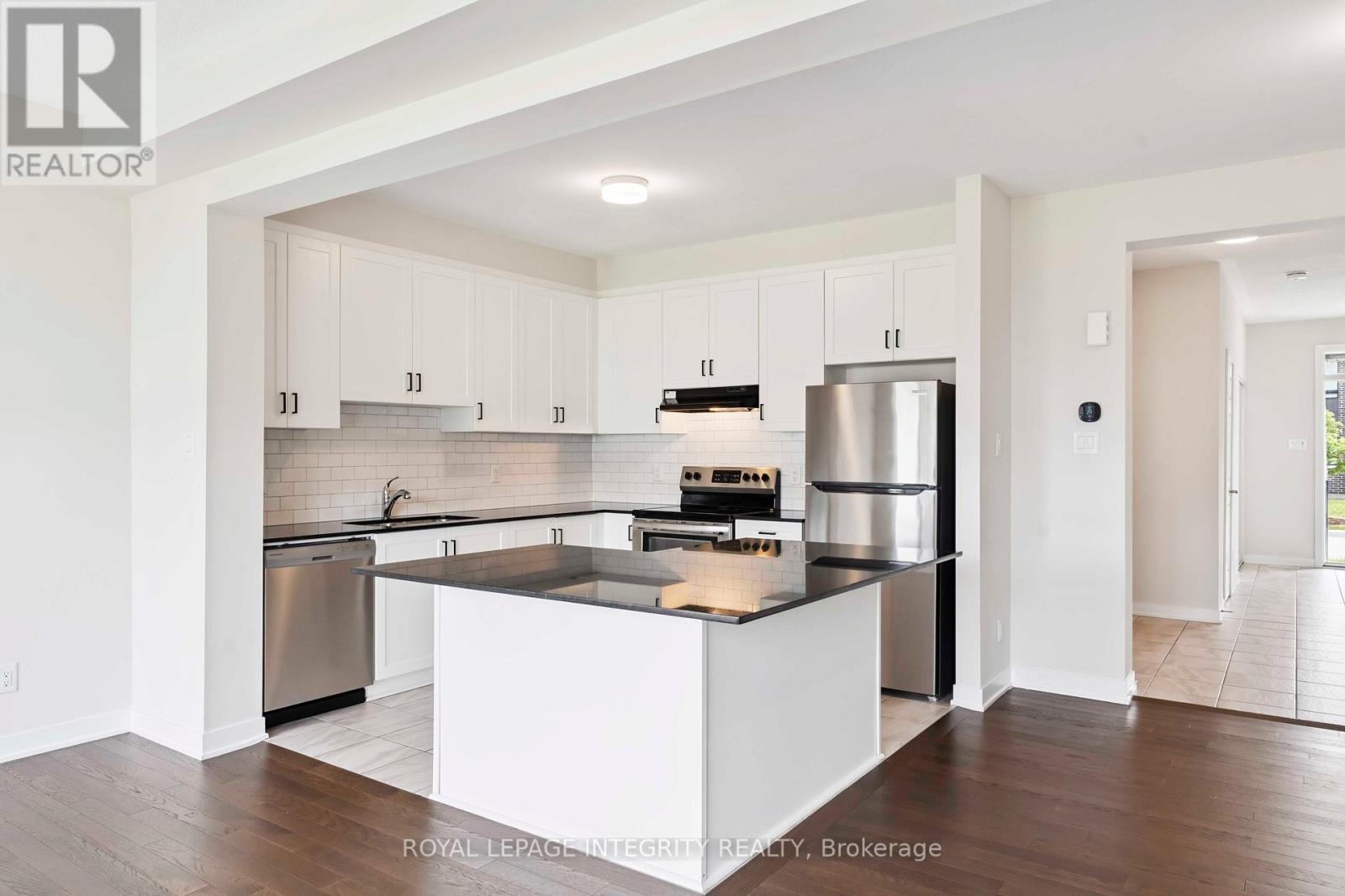 Photo 12 of 227 Ormiston Crescent, Ottawa ON