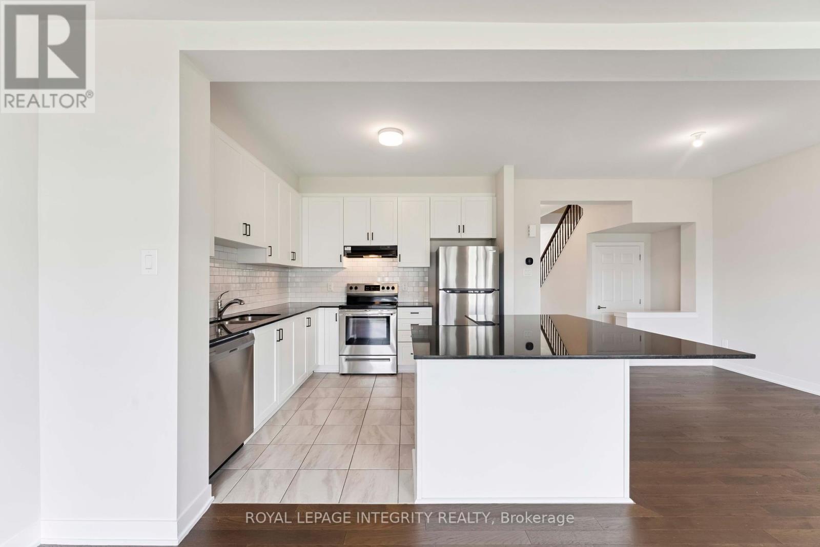 Photo 14 of 227 Ormiston Crescent, Ottawa ON